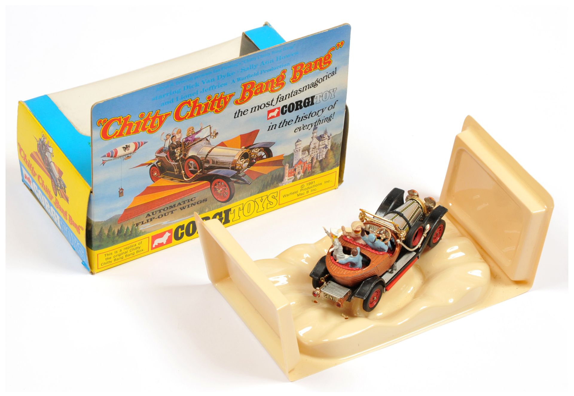 Corgi Toys 266 "Chitty Chitty bang Bang" - with 4 X figures - Fair in a later "25th Anniversary" ... - Image 2 of 4