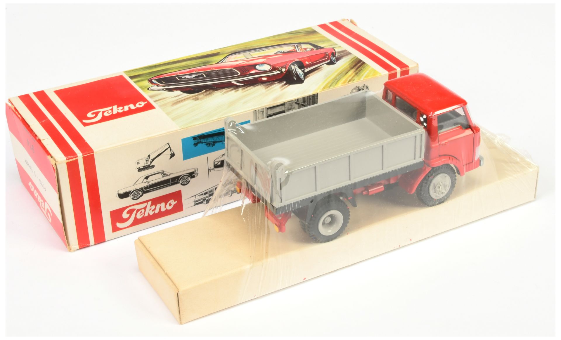 Tekno 914 Ford Series D Tipper - Red cab and chassis, grey back and hubs, black interior - Bild 2 aus 2