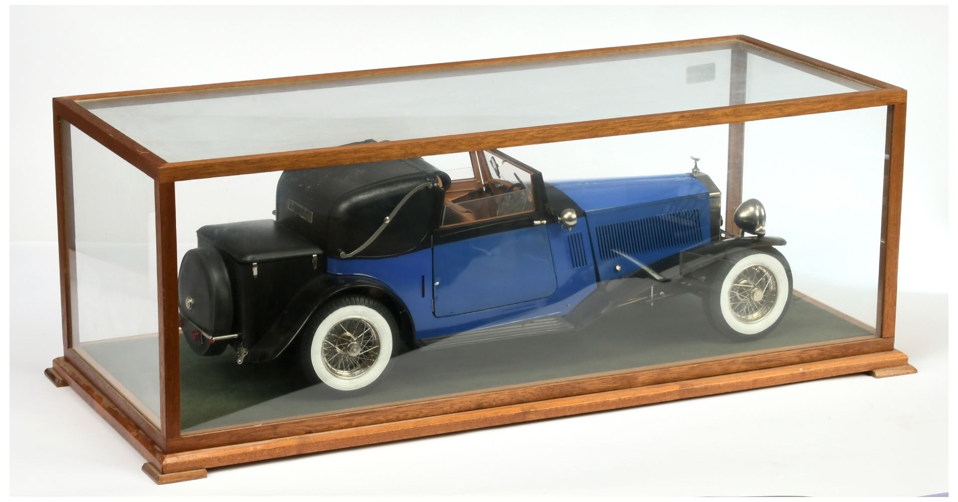 Pocher (1/8th) Rolls Royce Phantom II Sedanca Coupe 1932 - finished in metallic blue, black hood ... - Image 2 of 2