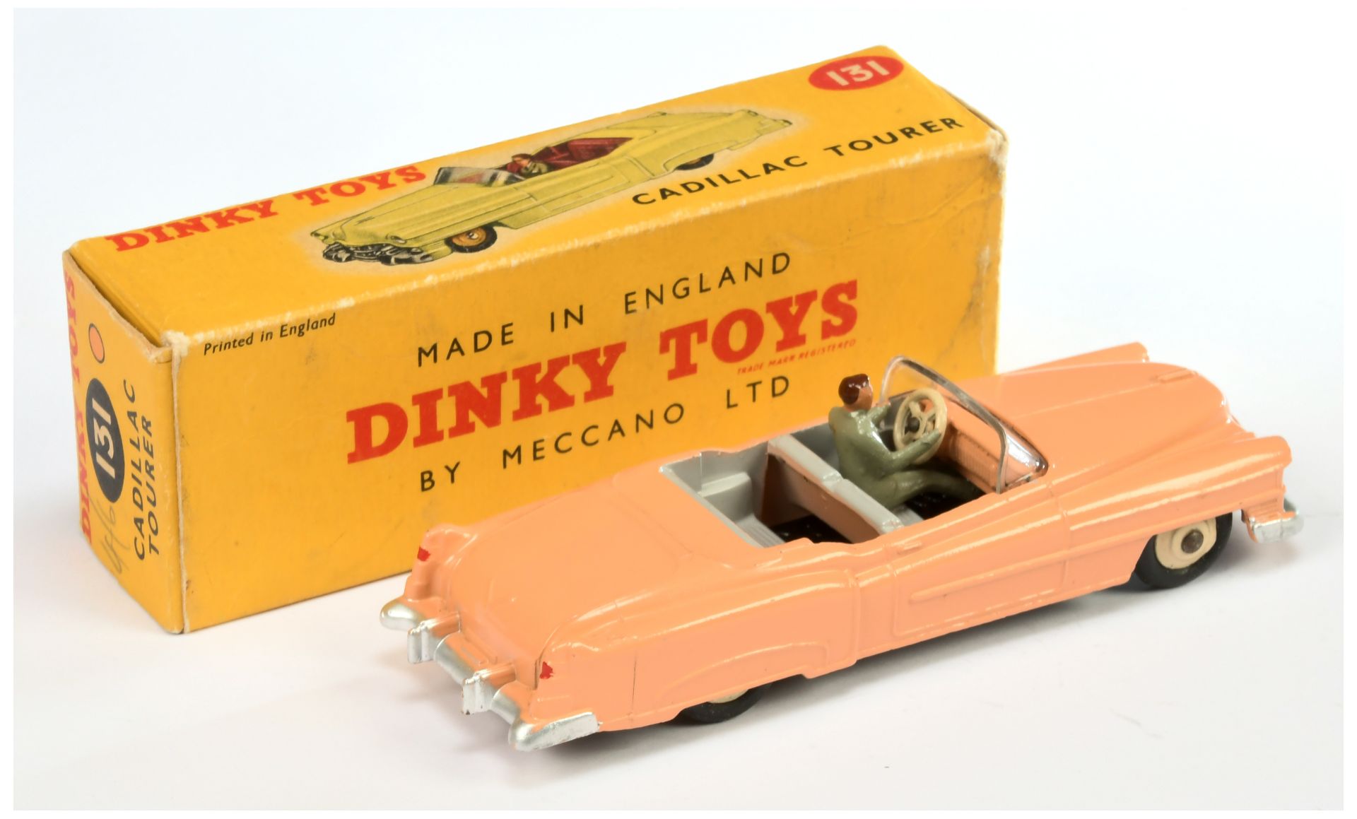 Dinky Toys 131 Cadillac Tourer - Peach Body, grey interior, figure driver, silver trim and light ... - Bild 2 aus 2