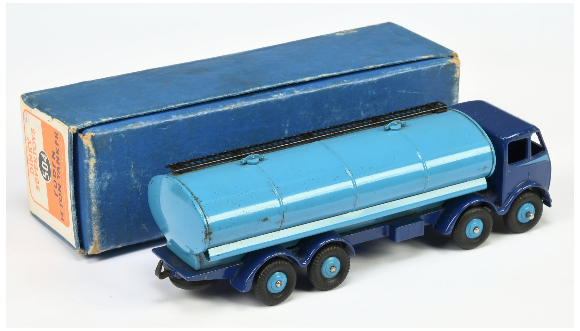 Dinky Toys 504 Foden (type 2) Tanker -Two-Tone blue, silver trim and side flashes, rigid hubs, bl... - Bild 2 aus 2