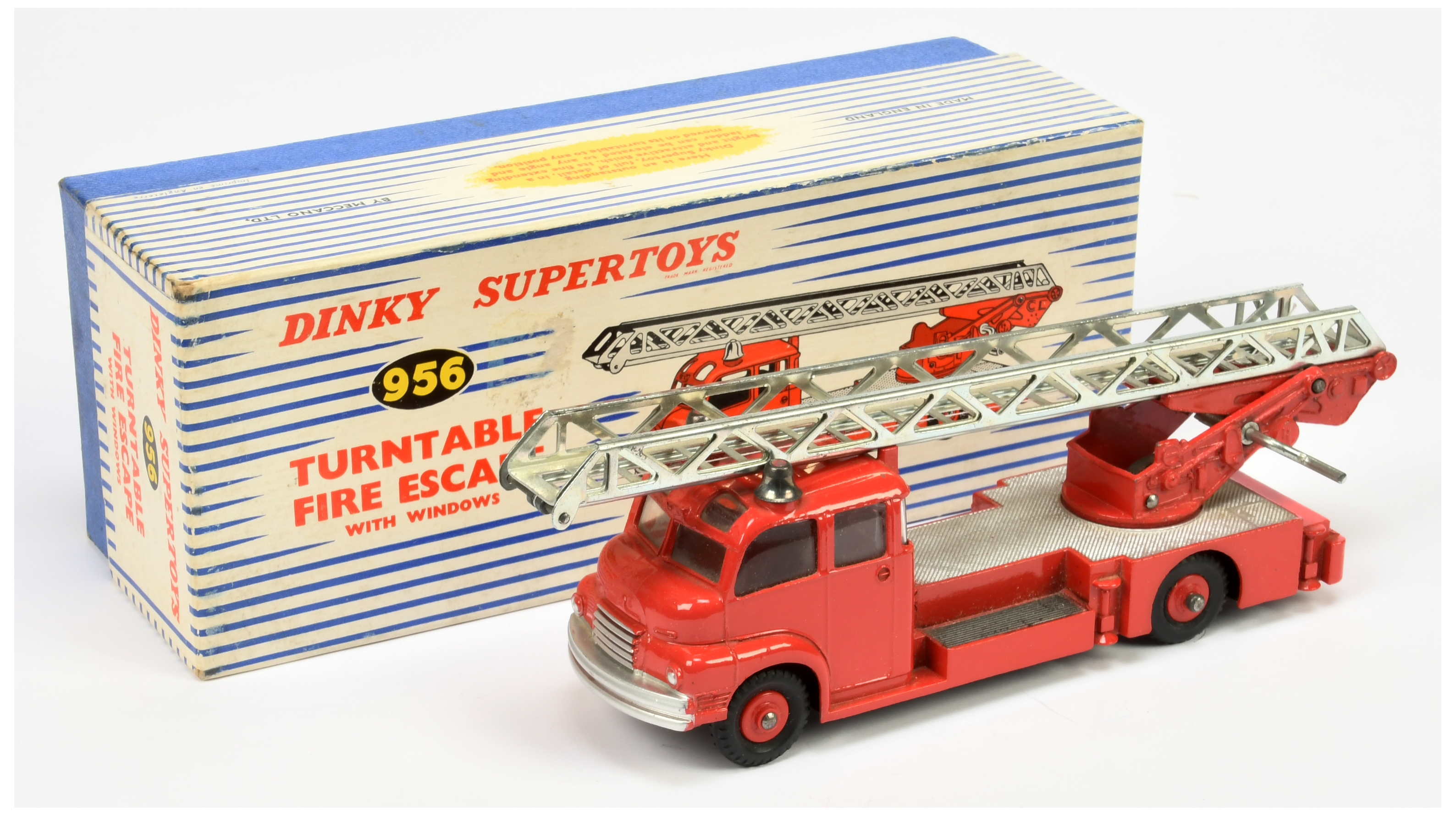 Dinky Toys 956 Turntable Fire Engine - Red including plastic hubs, silver trim and platform, chro... - Image 3 of 4
