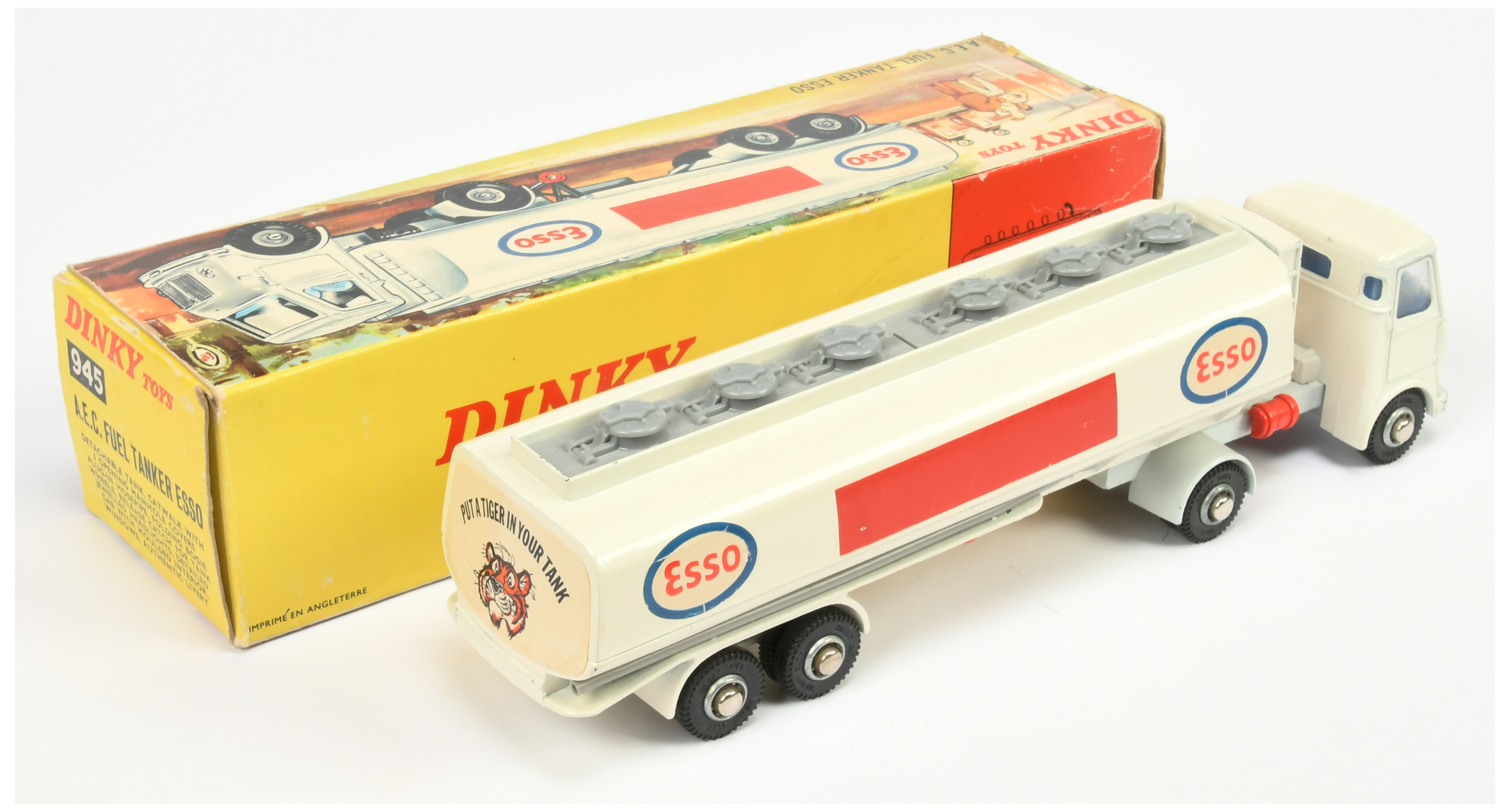 Dinky Toys 945 AEC Articulated Tanker "ESSO" - White cab and tanker, pale grey chassis, mid-blue ... - Image 4 of 4