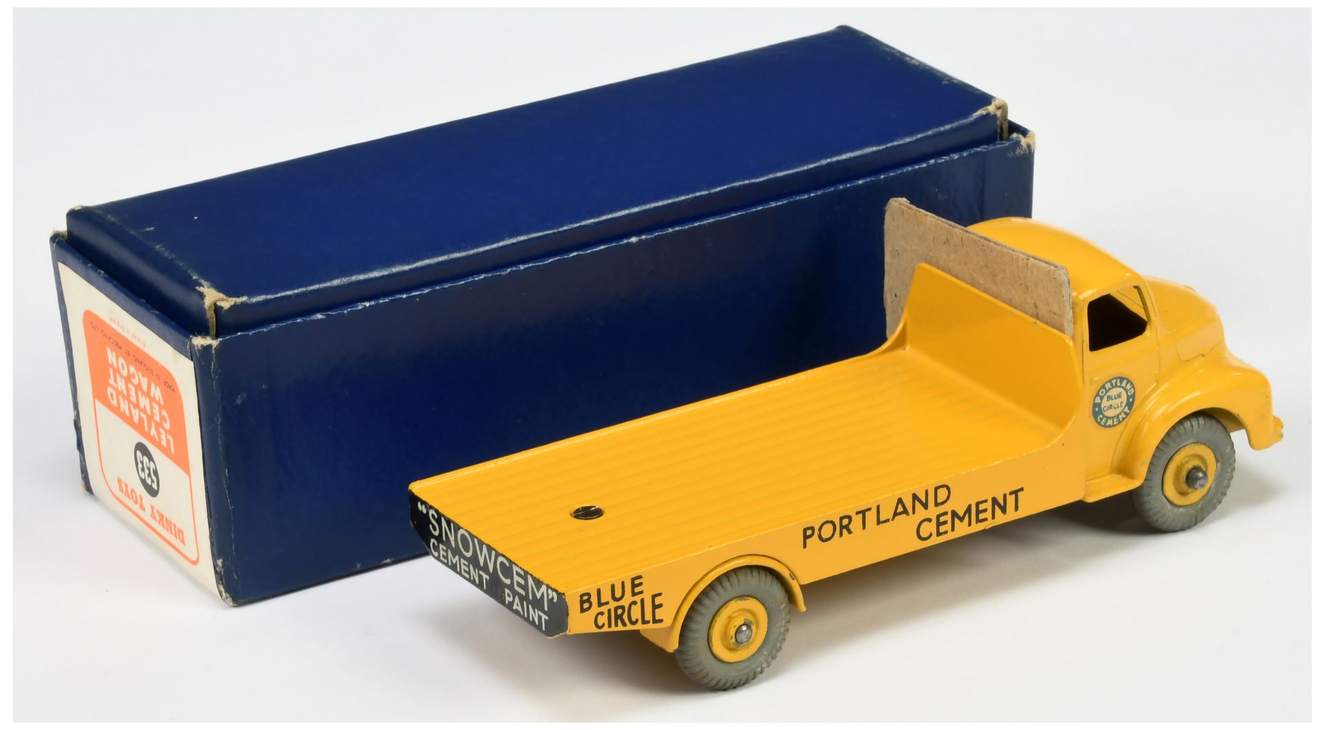 Dinky toys 533 Leyland Cement Wagon "Ferrocrete/Portland Cement" - Yellow including supertoy hubs... - Image 2 of 2