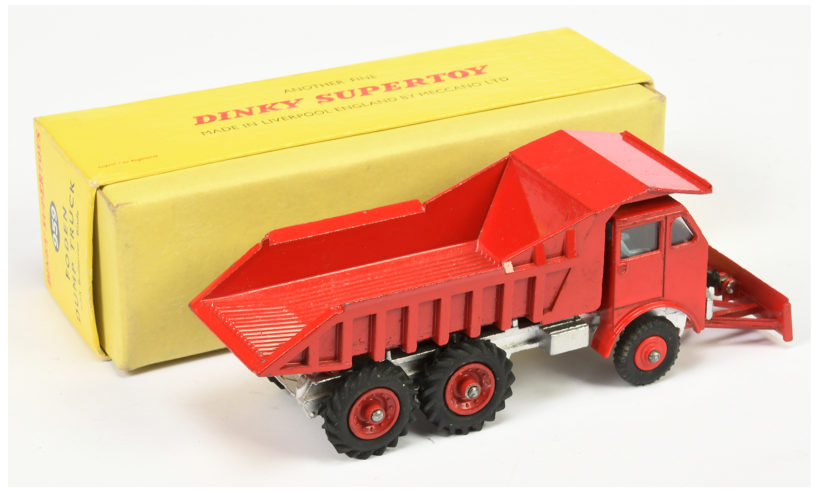 Dinky Toys 959 Foden Dump Truck With Bulldozer Blade - Red Cab, tipping back and hubs (plastic to... - Bild 2 aus 2