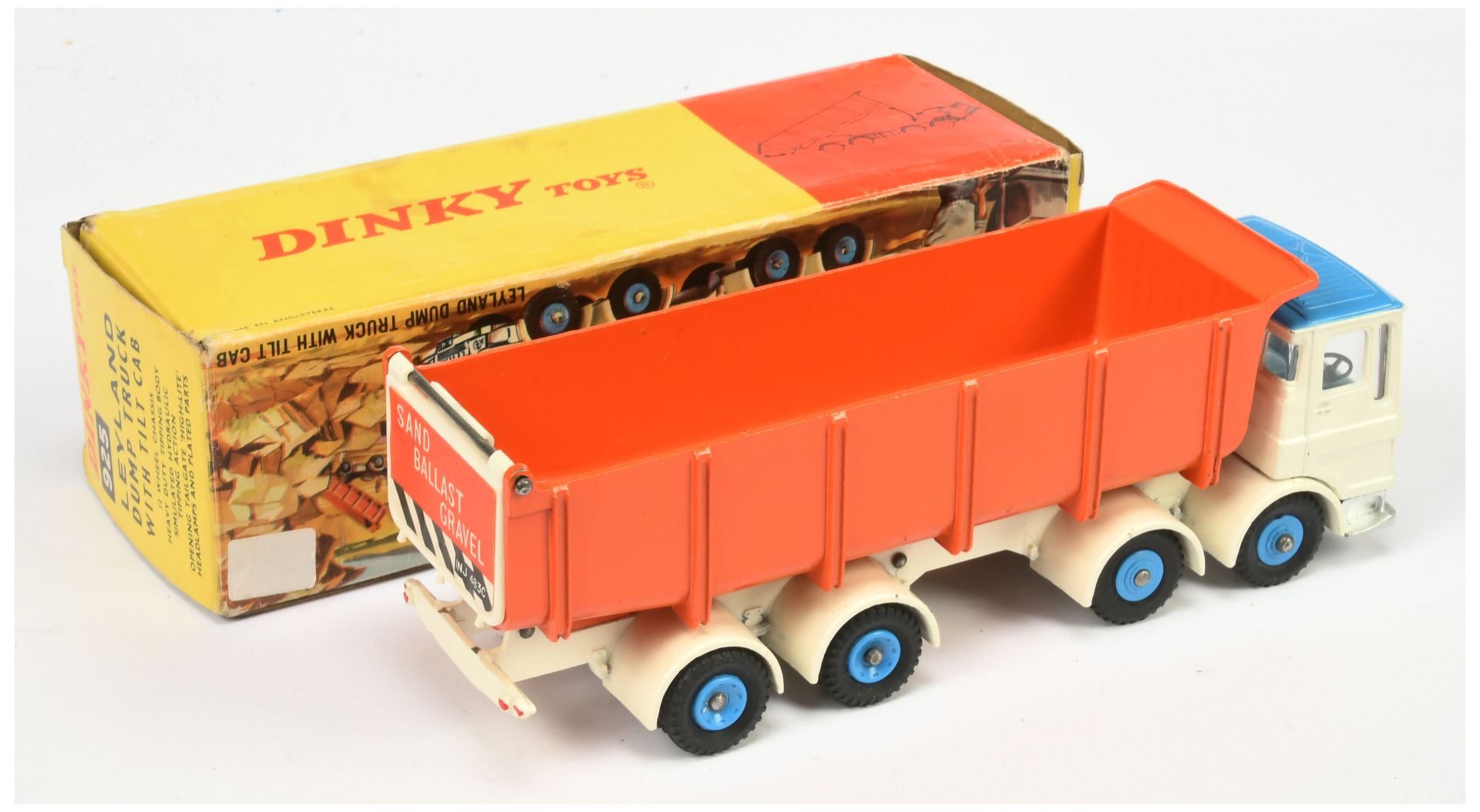 Dinky Toys 925 Leyland Dump truck with Tilt Cab - Off white Cab and chassis, mid-blue roof and pl... - Image 2 of 2