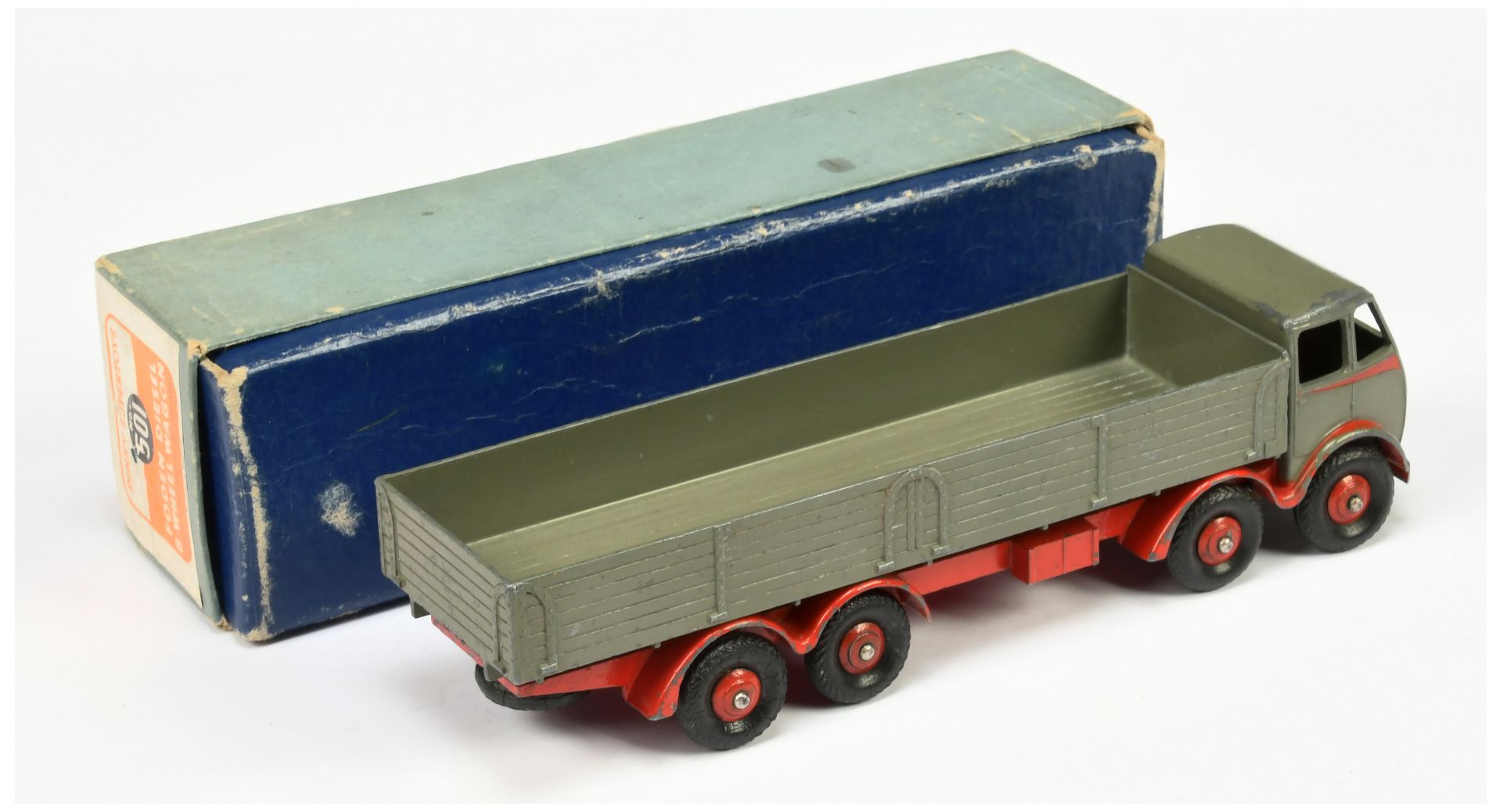 Dinky Toys 501 Foden (type 1) 8-wheel Diesel Wagon - dark Grey cab and back, red chassis, side fl... - Image 2 of 2