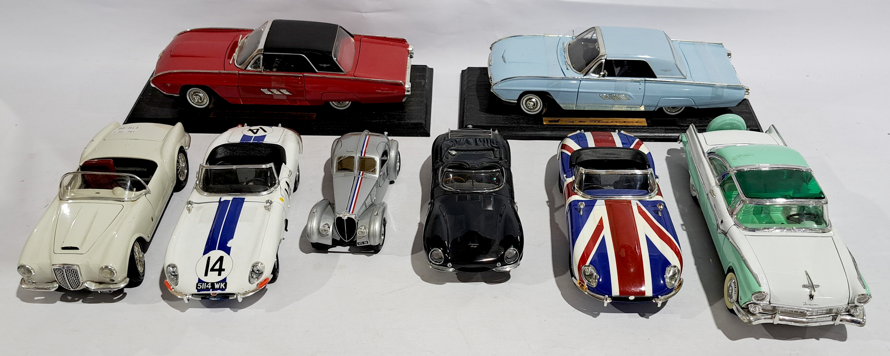Bburago & similar, 1:18 scale & similar, an unboxed group of classic cars