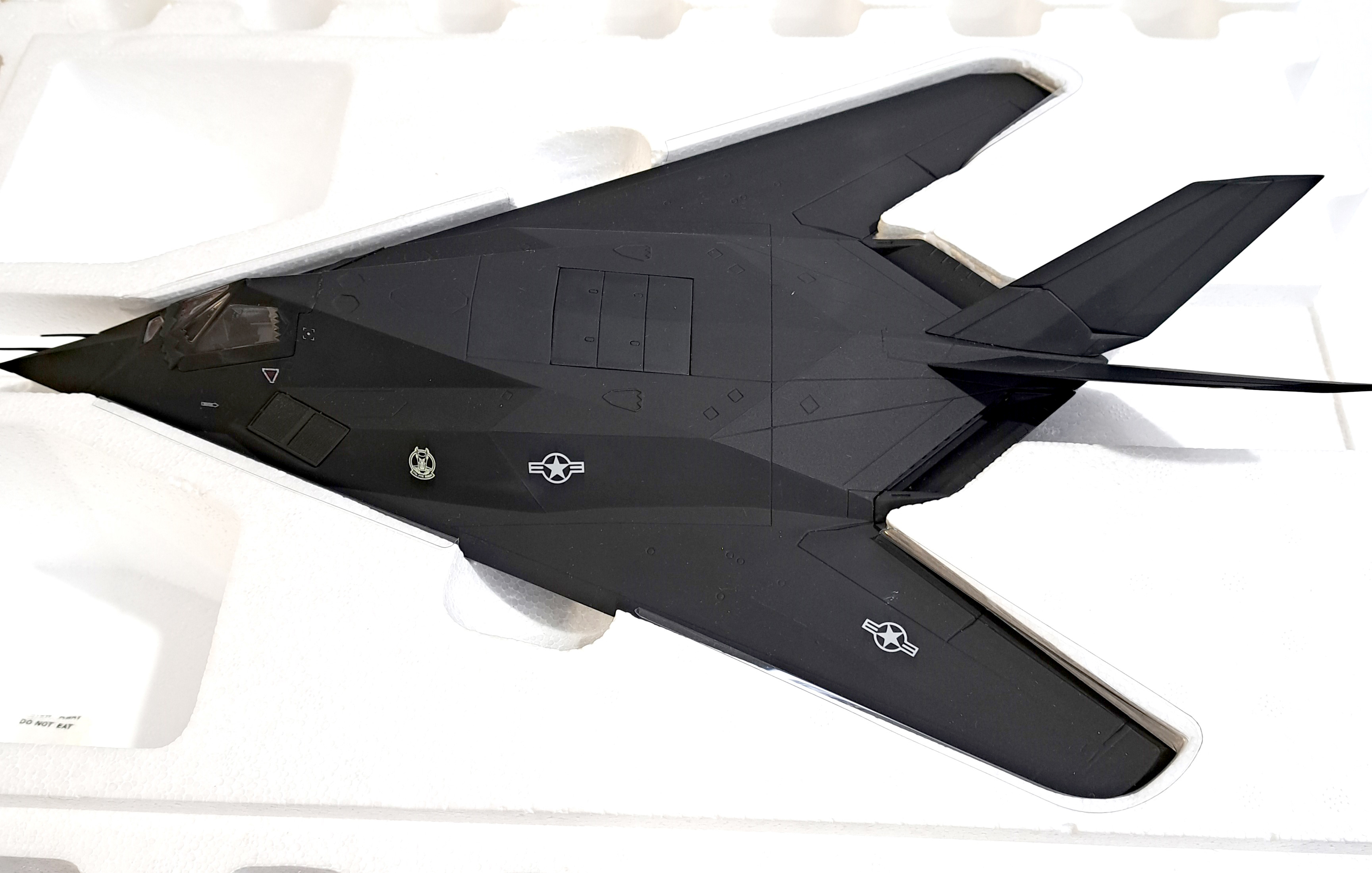 Franklin Mint  "Armour Collection", a boxed pair of 1:48 scaleF117 Stealth Fighter Jets - Image 4 of 4