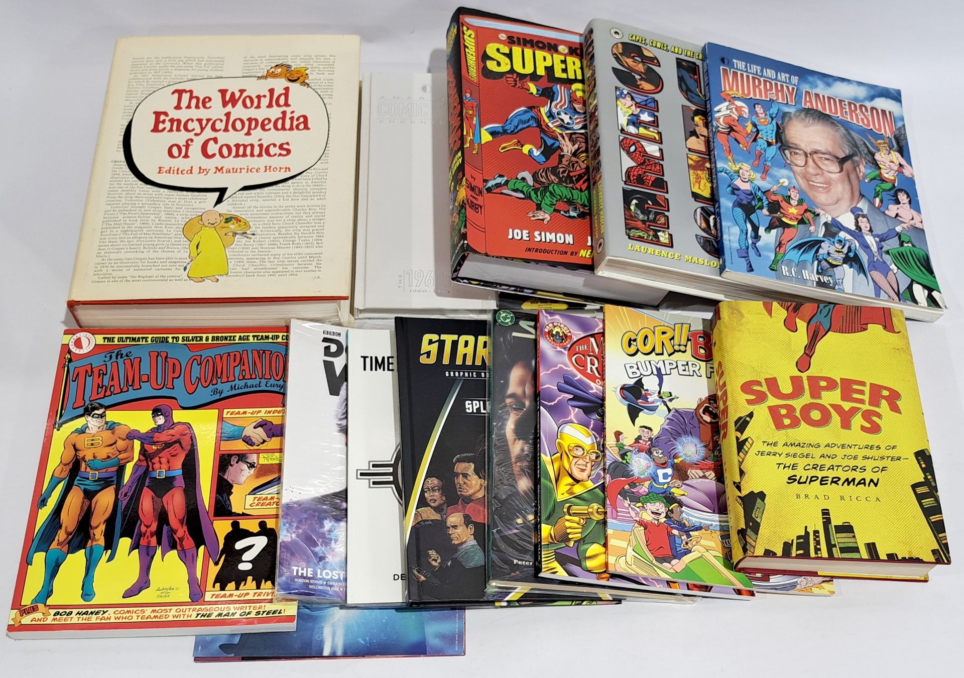 Quantity of Superhero & similar Archive Trade Paperbacks & recent Graphic Novels - Bild 2 aus 2