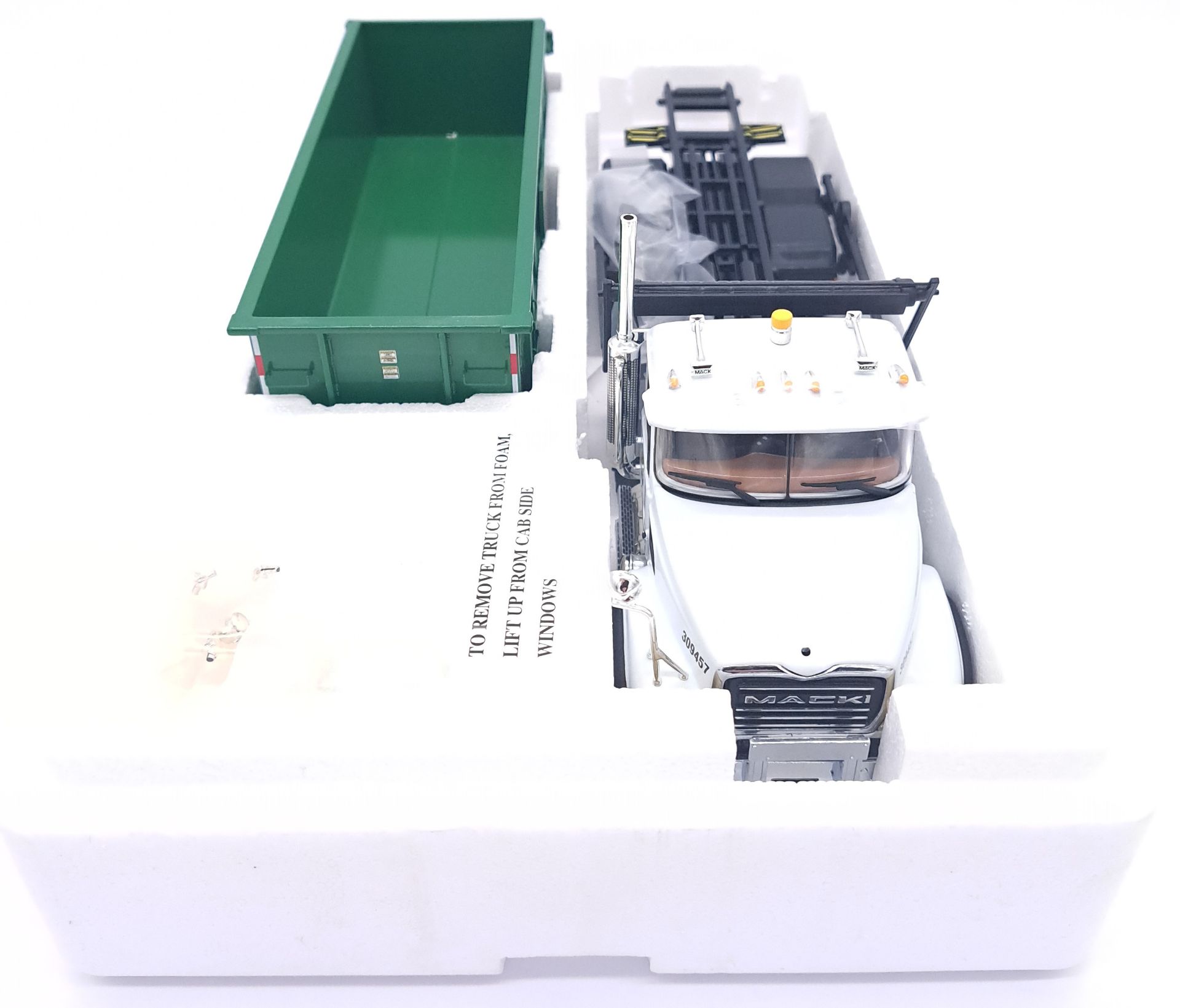 First Gear, a boxed 1:34 scale Roll-Off Refuse Truck "WM Waste Management" - Image 3 of 5
