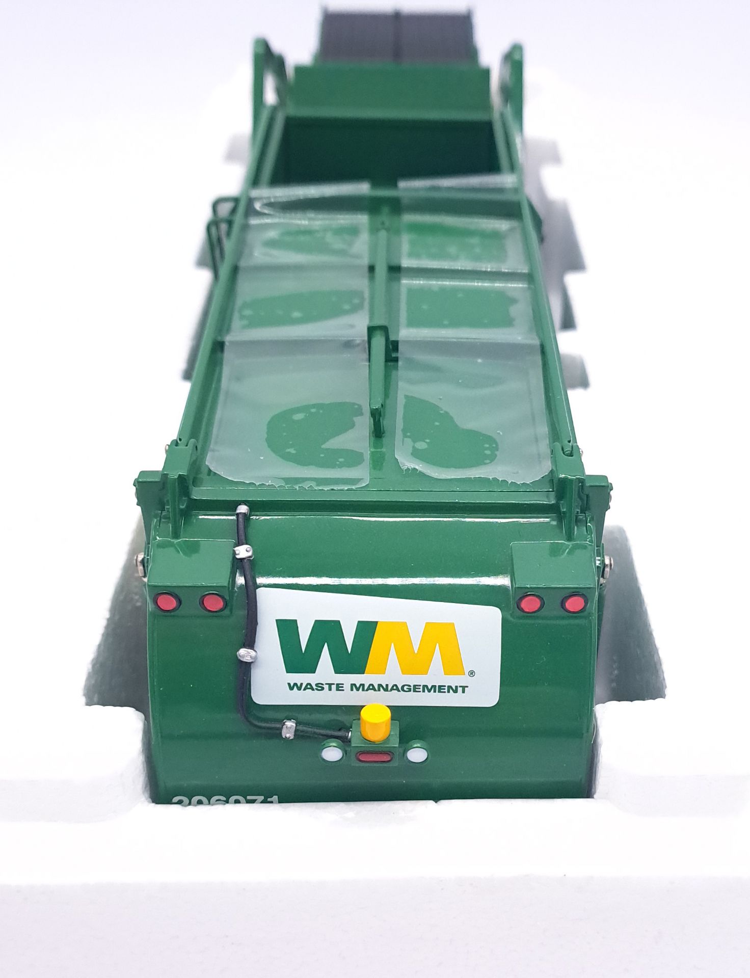 First Gear, a boxed 1:34 scale Front-End Loader With Trash Bin "WM Waste Management" - Image 5 of 5