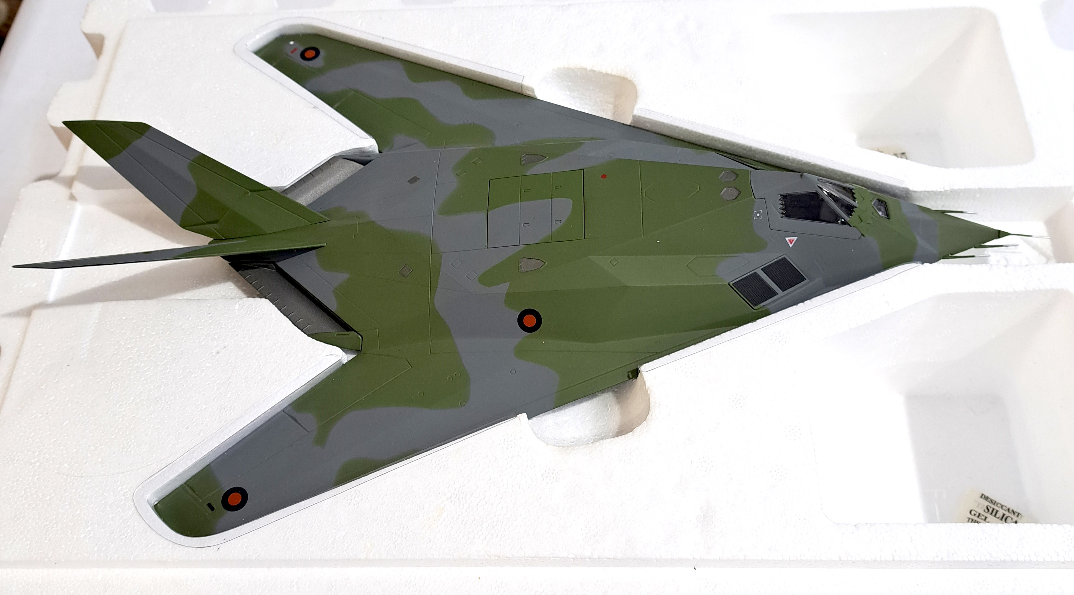 Franklin Mint  "Armour Collection", a boxed pair of 1:48 scaleF117 Stealth Fighter Jets - Image 3 of 4