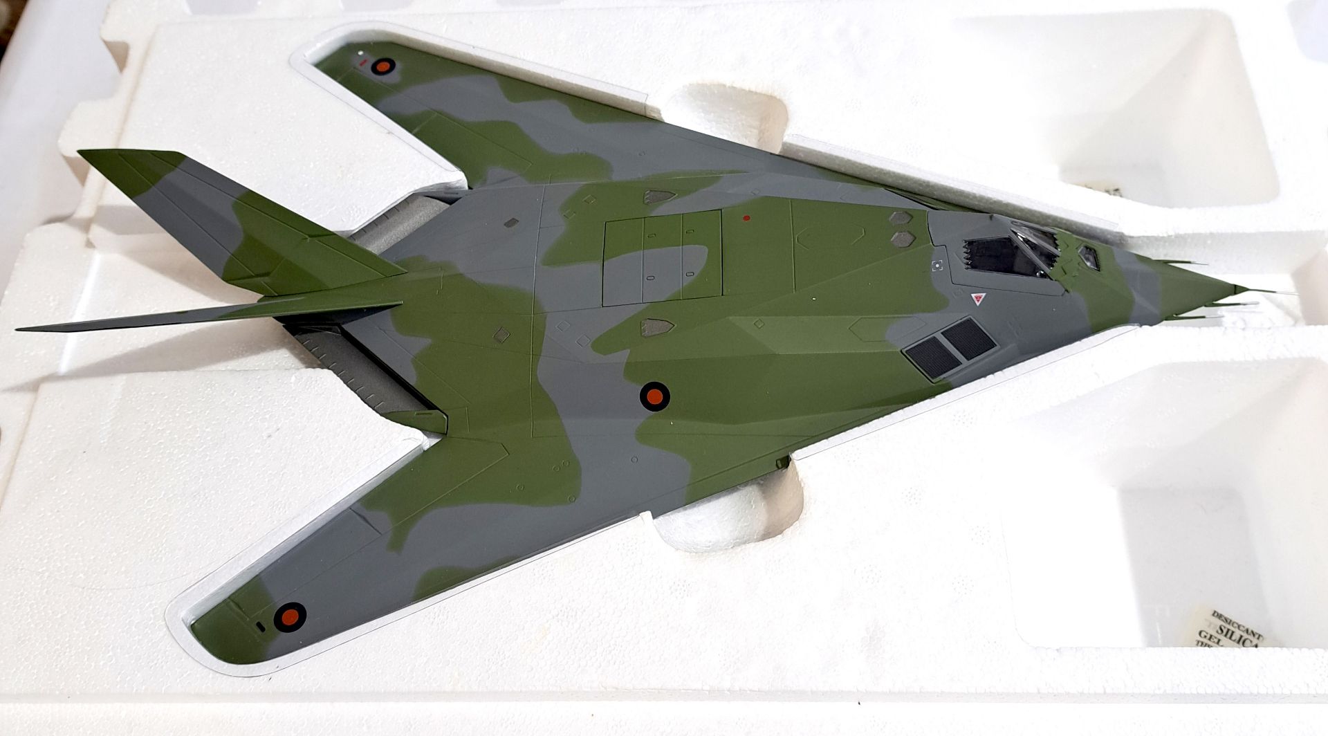 Franklin Mint  "Armour Collection", a boxed pair of 1:48 scaleF117 Stealth Fighter Jets - Bild 3 aus 4