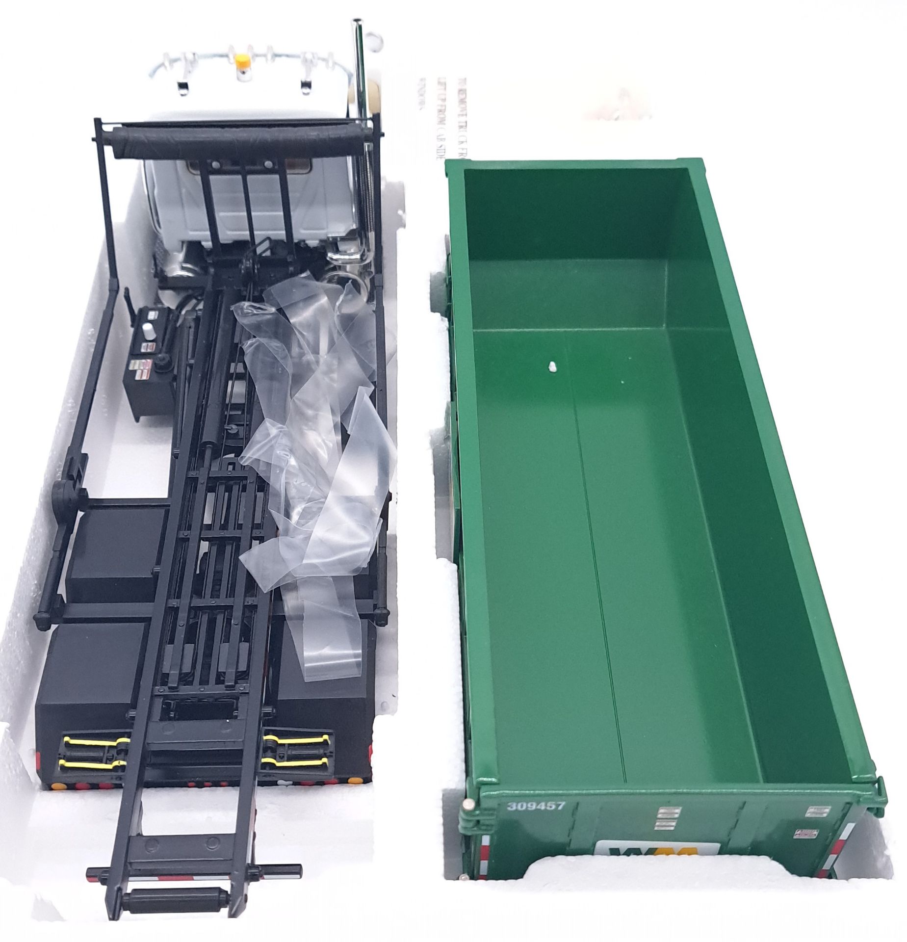 First Gear, a boxed 1:34 scale Roll-Off Refuse Truck "WM Waste Management" - Image 5 of 5