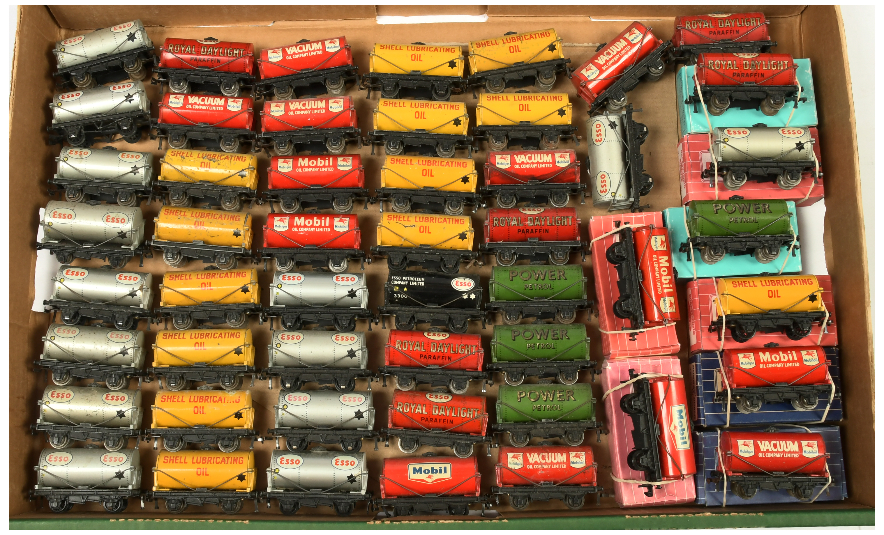 Hornby Dublo Large group of mainly unboxed tank wagons. 