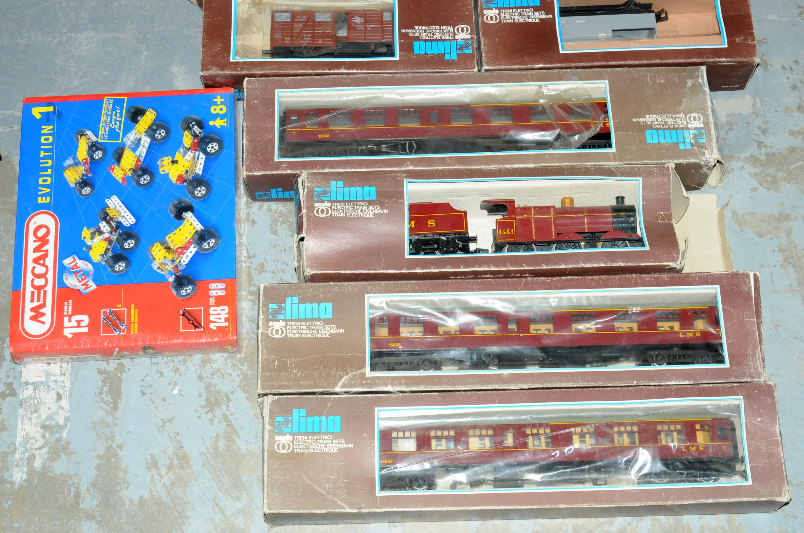 Lima O Gauge Loco & Rolling Stock + Meccano Set. - Image 4 of 4