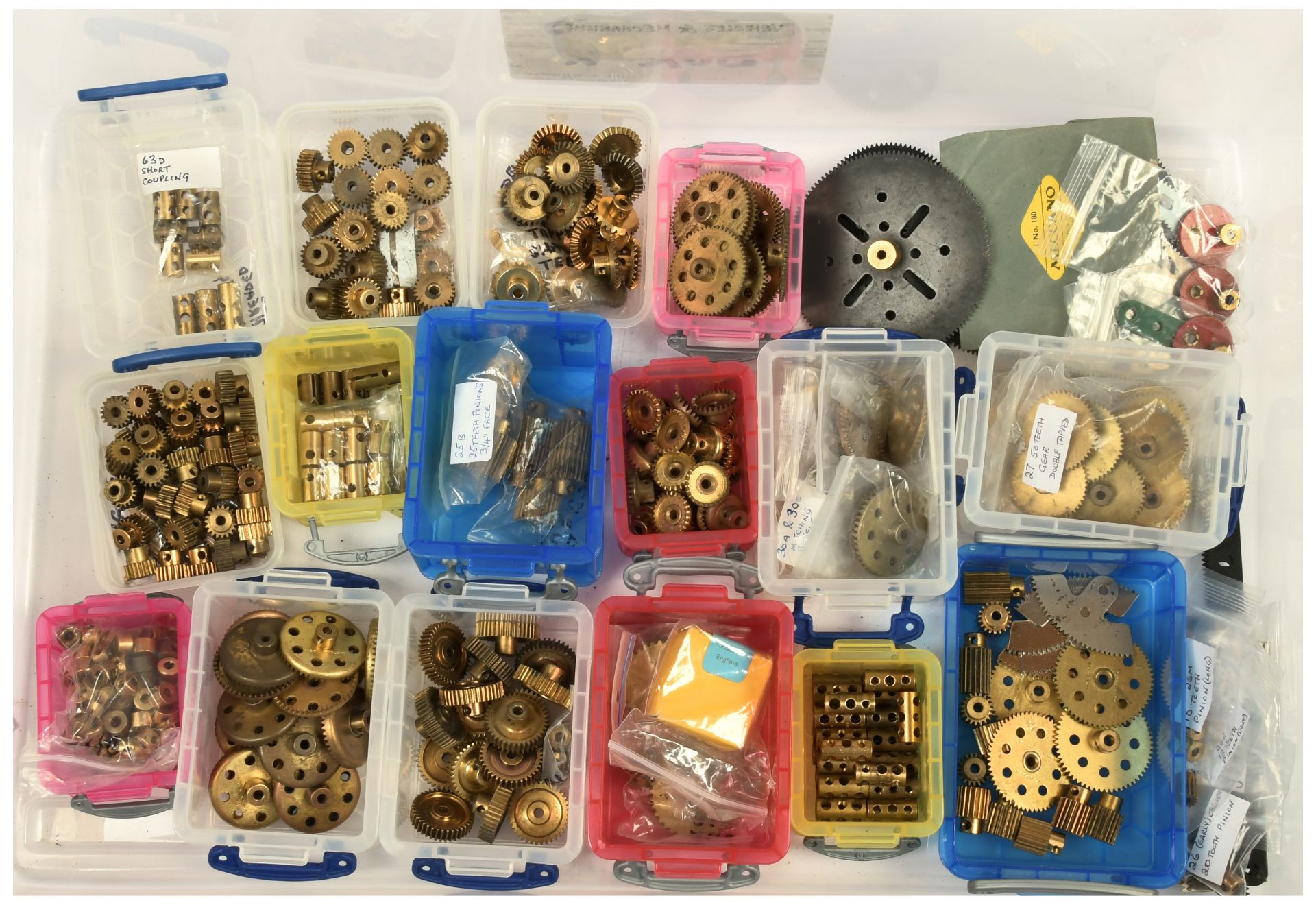 Meccano & Compatible Large Qty of Gears & related parts. 