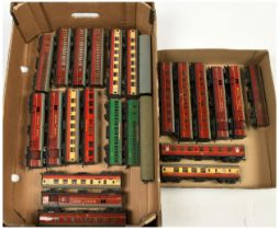 Hornby Dublo Large group of Tinplate Coaches.