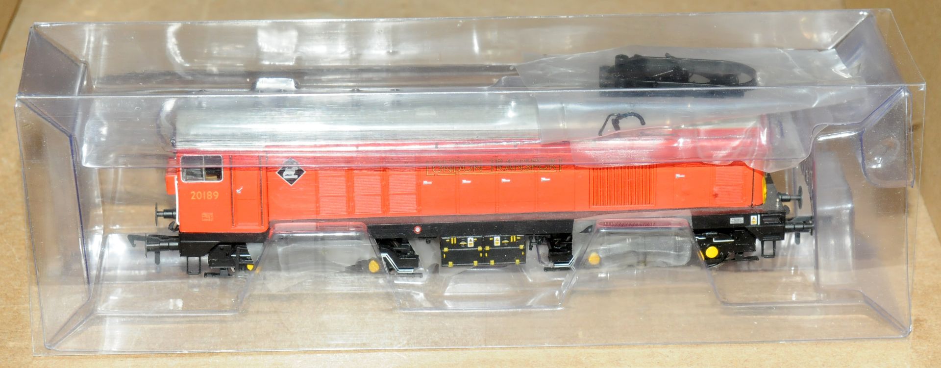 Bachmann OO Gauge 32-030Z (Limited Edition) Class 20 London Transport Diesel Locomotive No. 20189... - Bild 3 aus 5