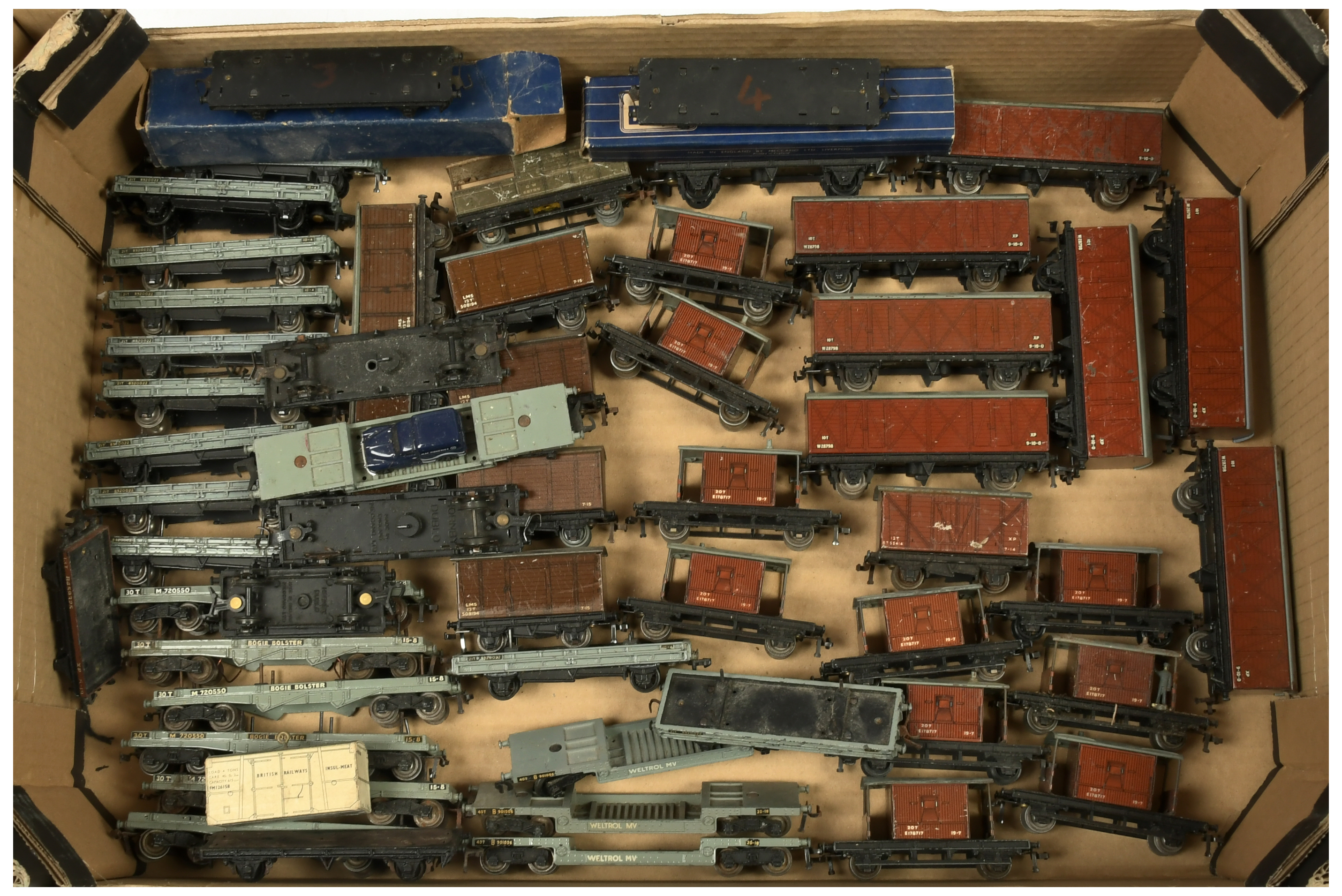 Hornby Dublo Large group of unboxed wagons. 