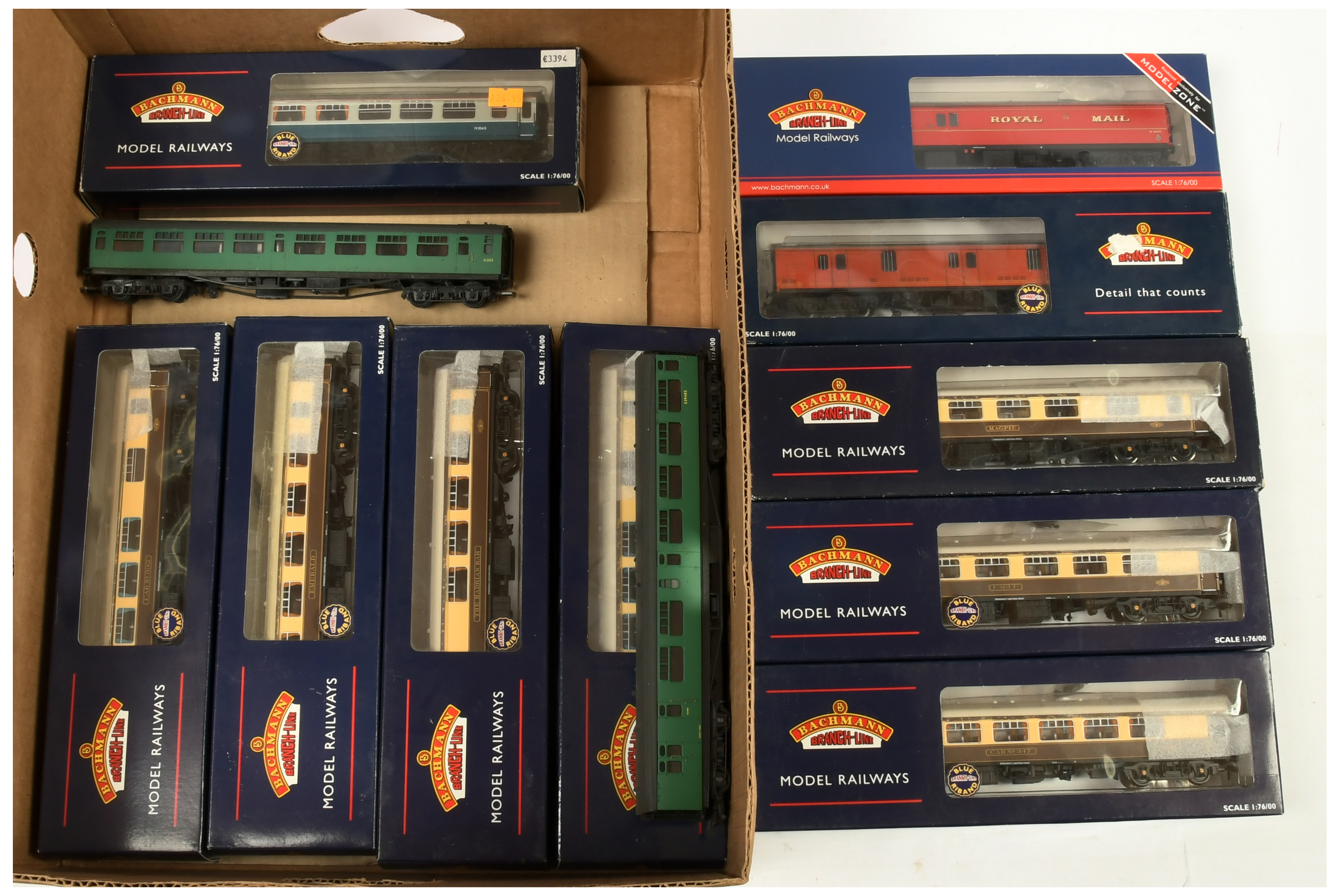 Bachmann OO Group of boxed & unboxed coaches. 