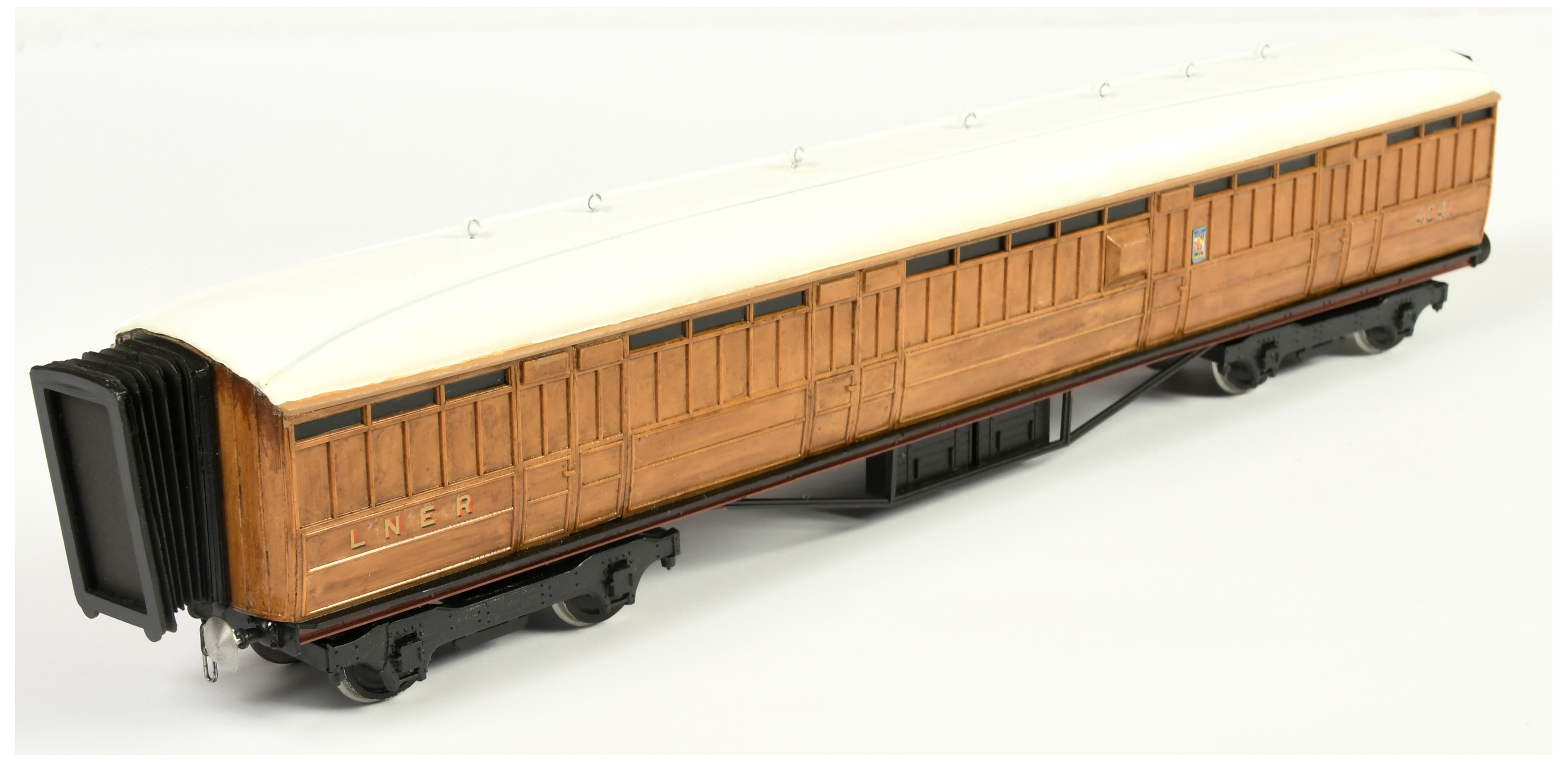 O Gauge LNER Teak Cinema Car. 