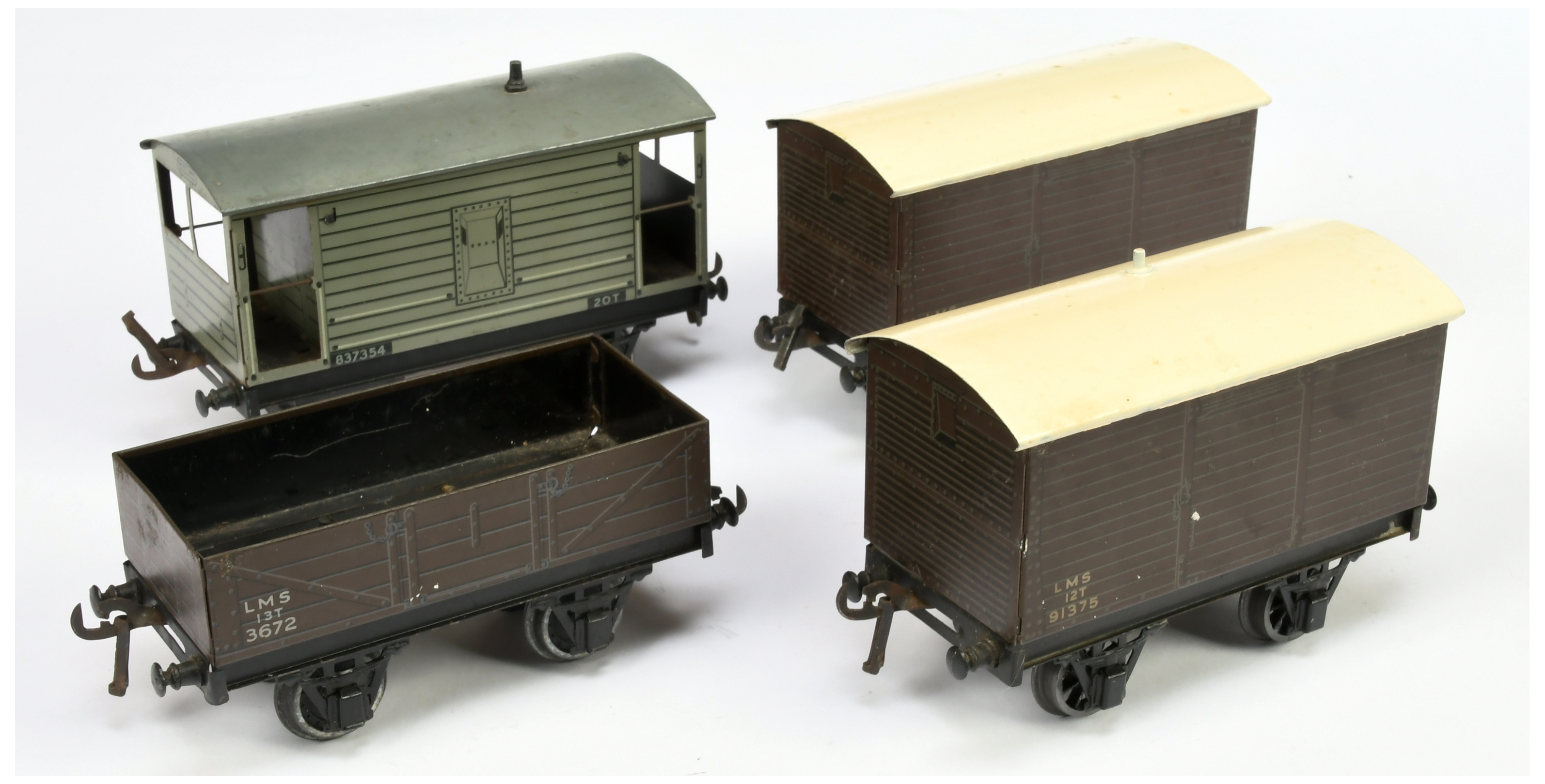 Bassett Lowke O Gauge. Group of 4x wagons. 