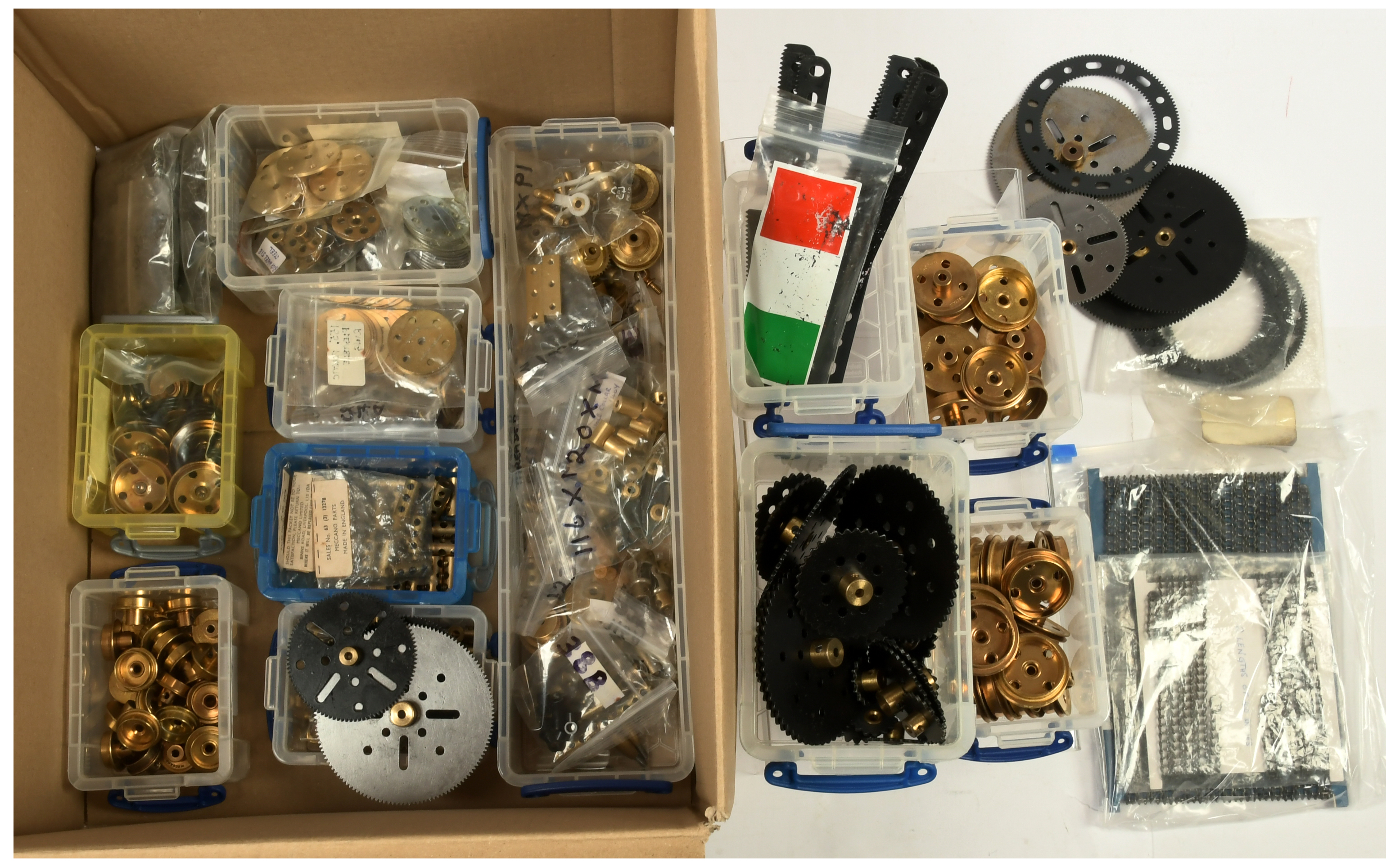 Meccano & Compatible qty of mainly brass ware & other parts. 