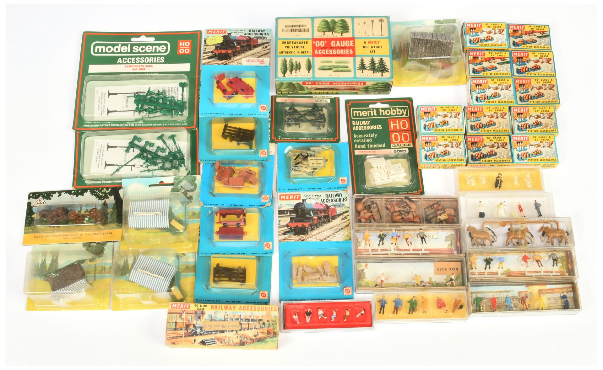 Merit & Similar qty of OO Gauge Railway accessories