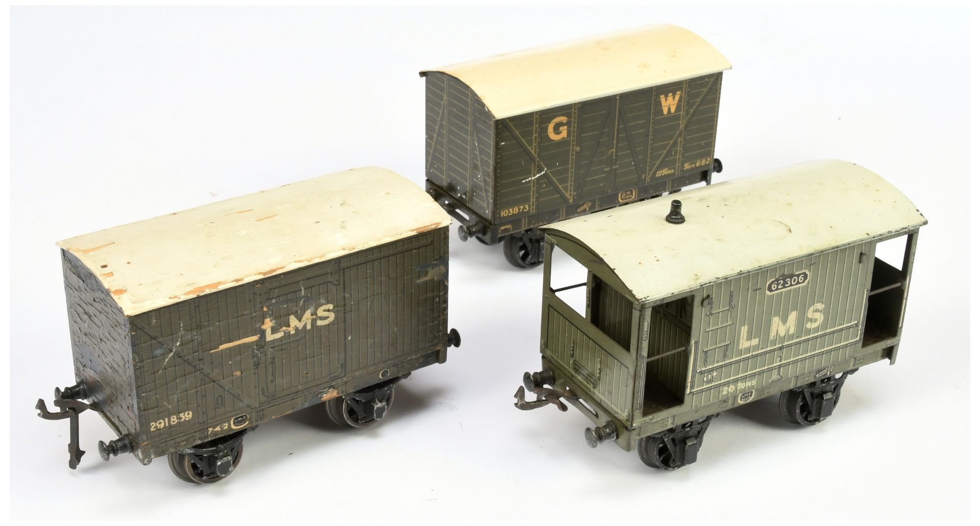 Bassett Lowke O Gauge, Group of 3x Wagons. 