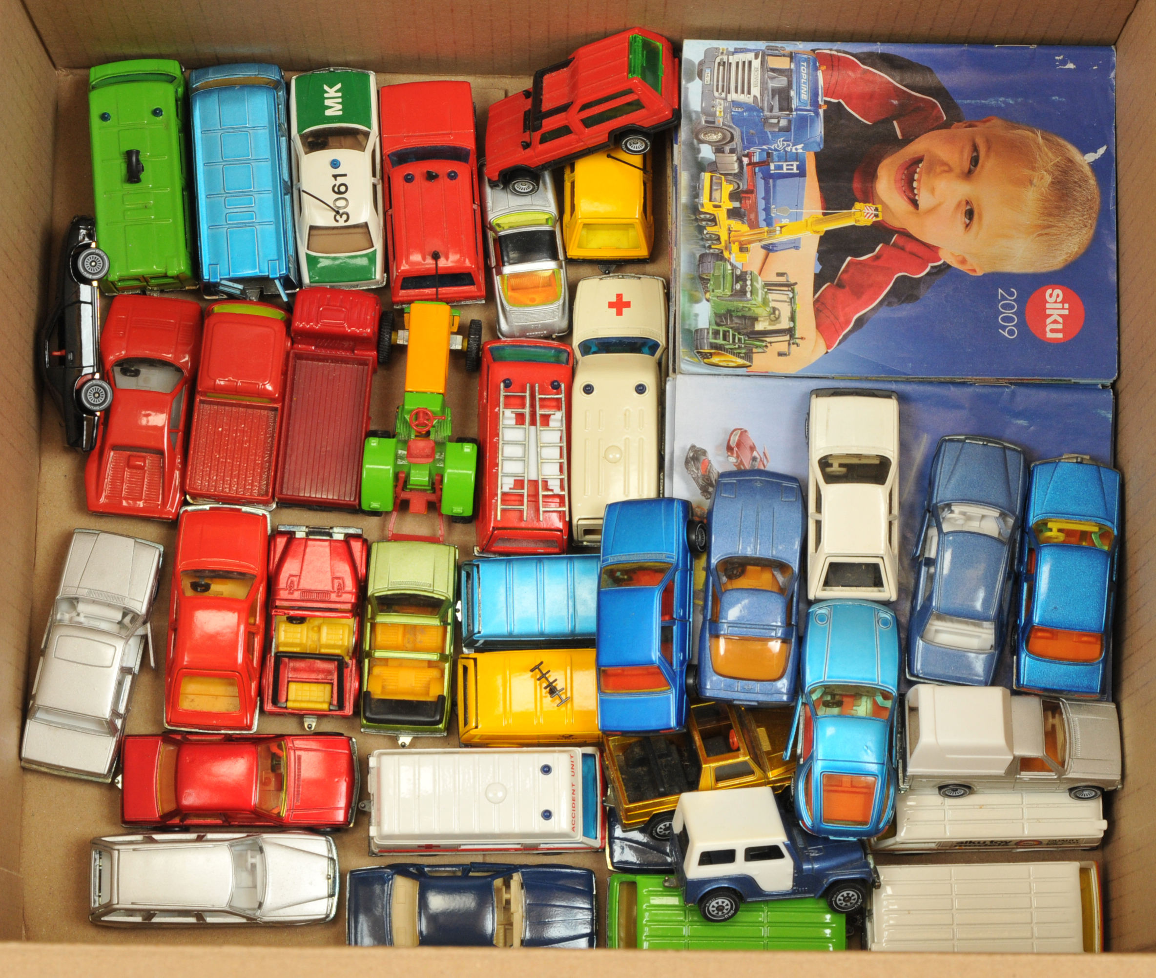 Large group of unboxed Siku cars and catalogues  - Image 2 of 2