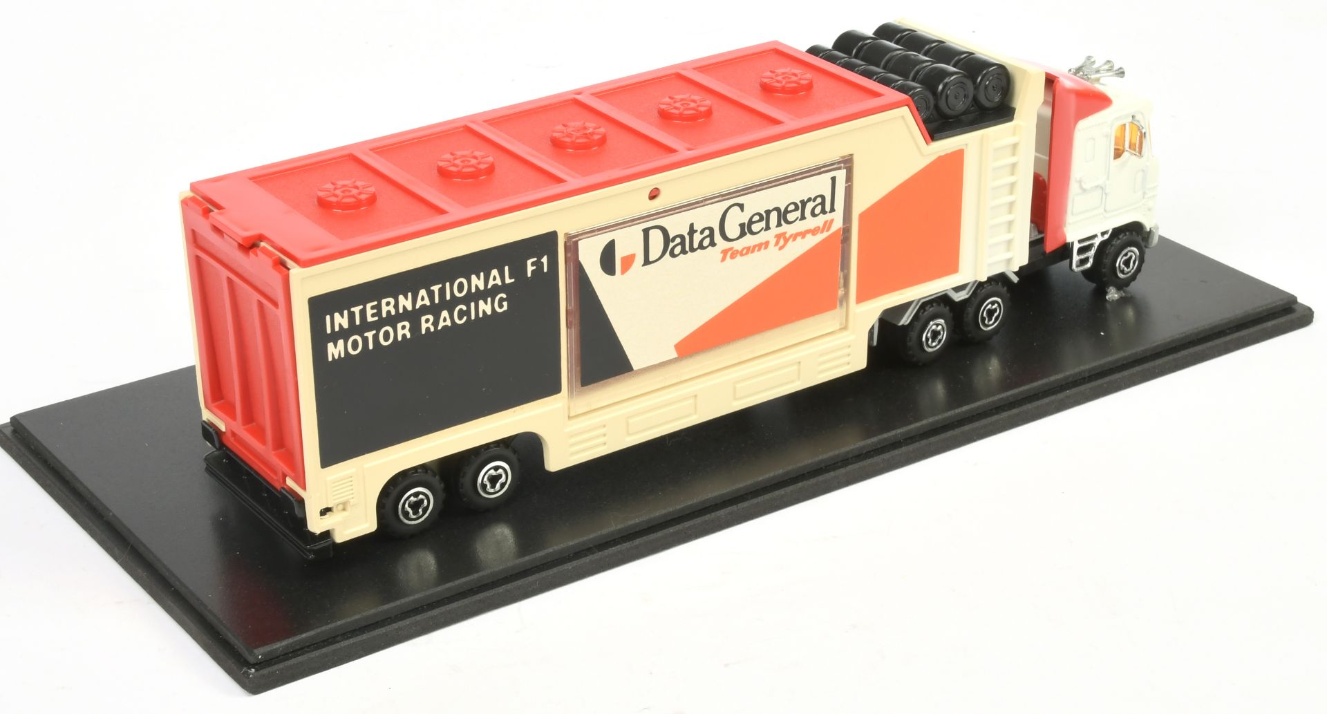 Majorette made in France ECH 1/60, code 3, 1/43 scale Racing Transporter with 2 racing cars - Image 2 of 2