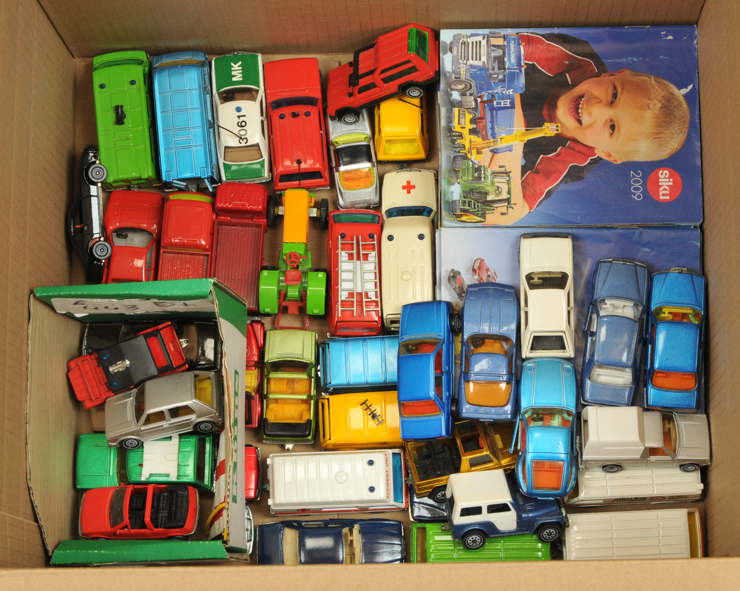 Large group of unboxed Siku cars and catalogues 