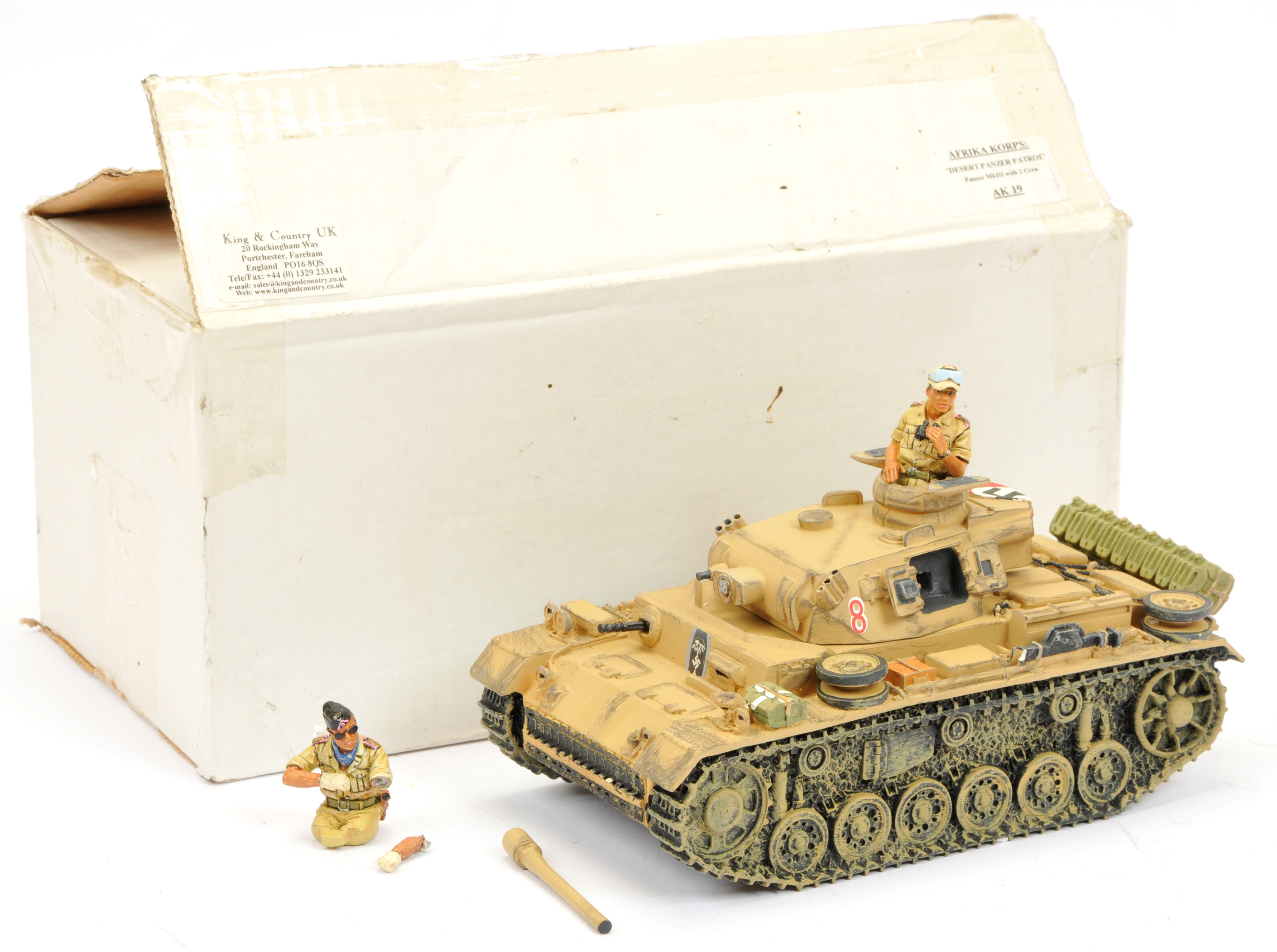 King & Country - Afrika Korps: Desert Panzer Patrol Panzer MkIII with 2 Man Crew Set AK019