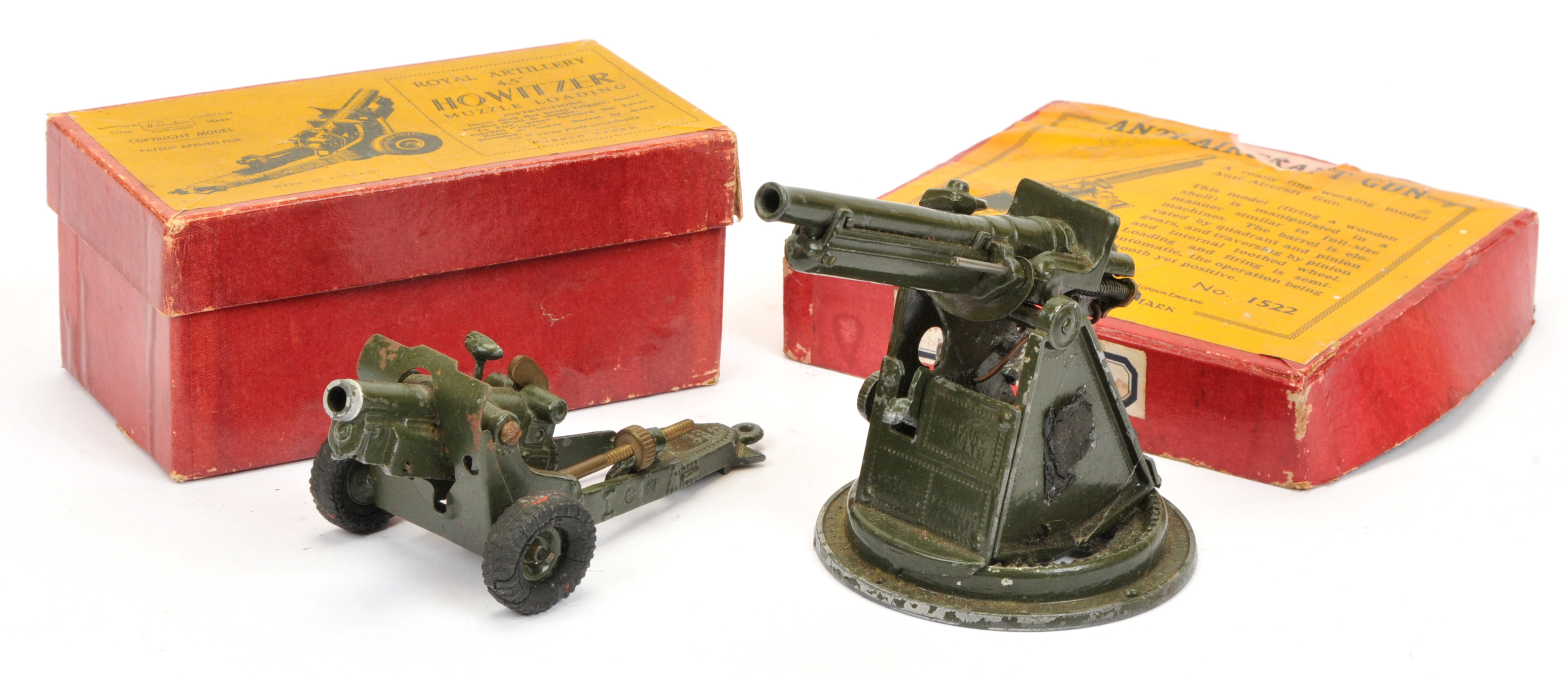 Britains - No. 1522 'Anti-Aircraft Gun' & No. 1725 '4.5" Howitzer'