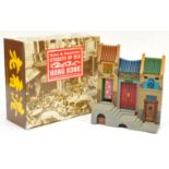 King & Country - Streets of old Hong Kong Red Gate Terrace Set HK219