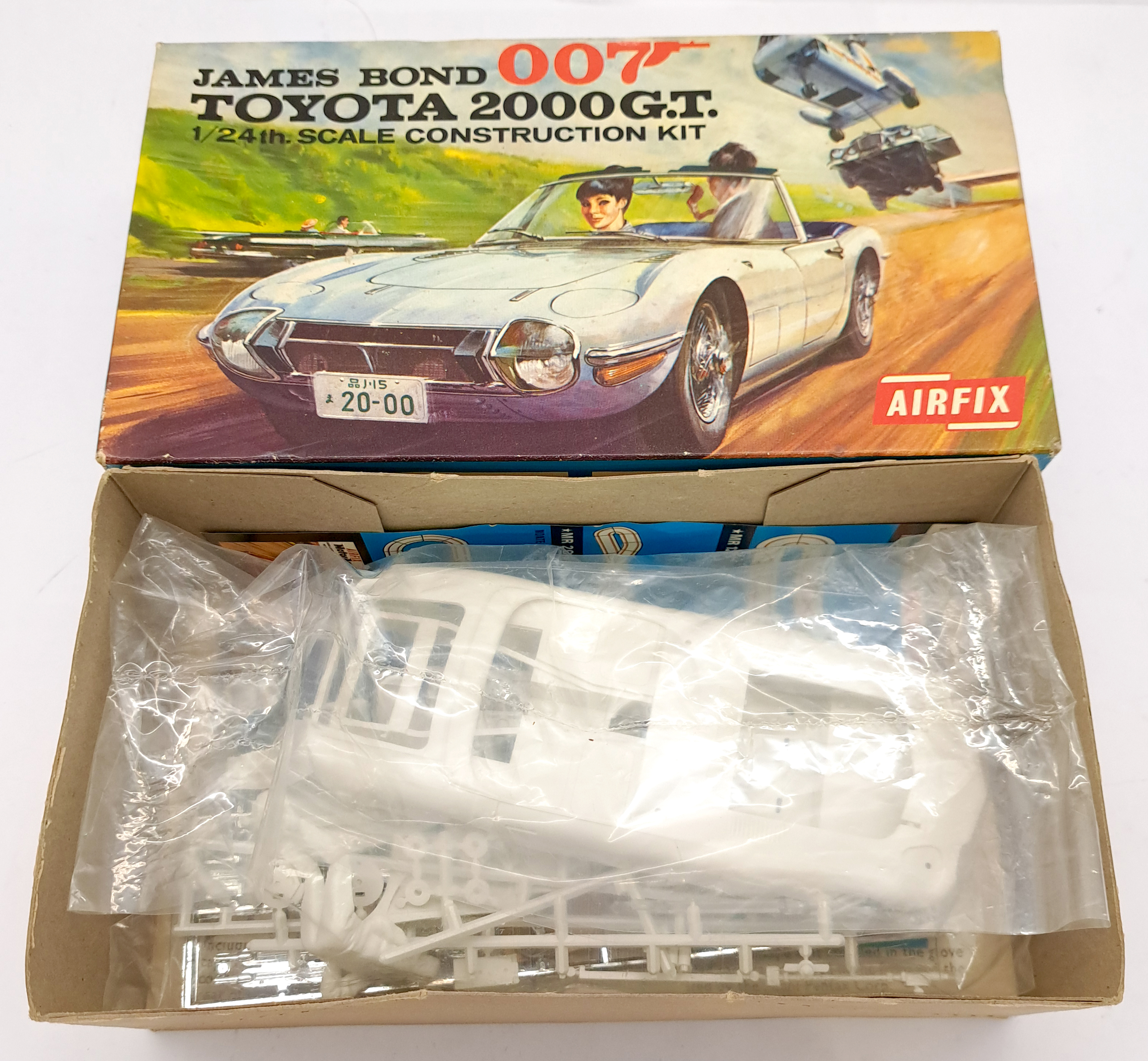 Airfix No.723 "James Bond" Toyota 2000GT plastic kit - Bild 2 aus 2