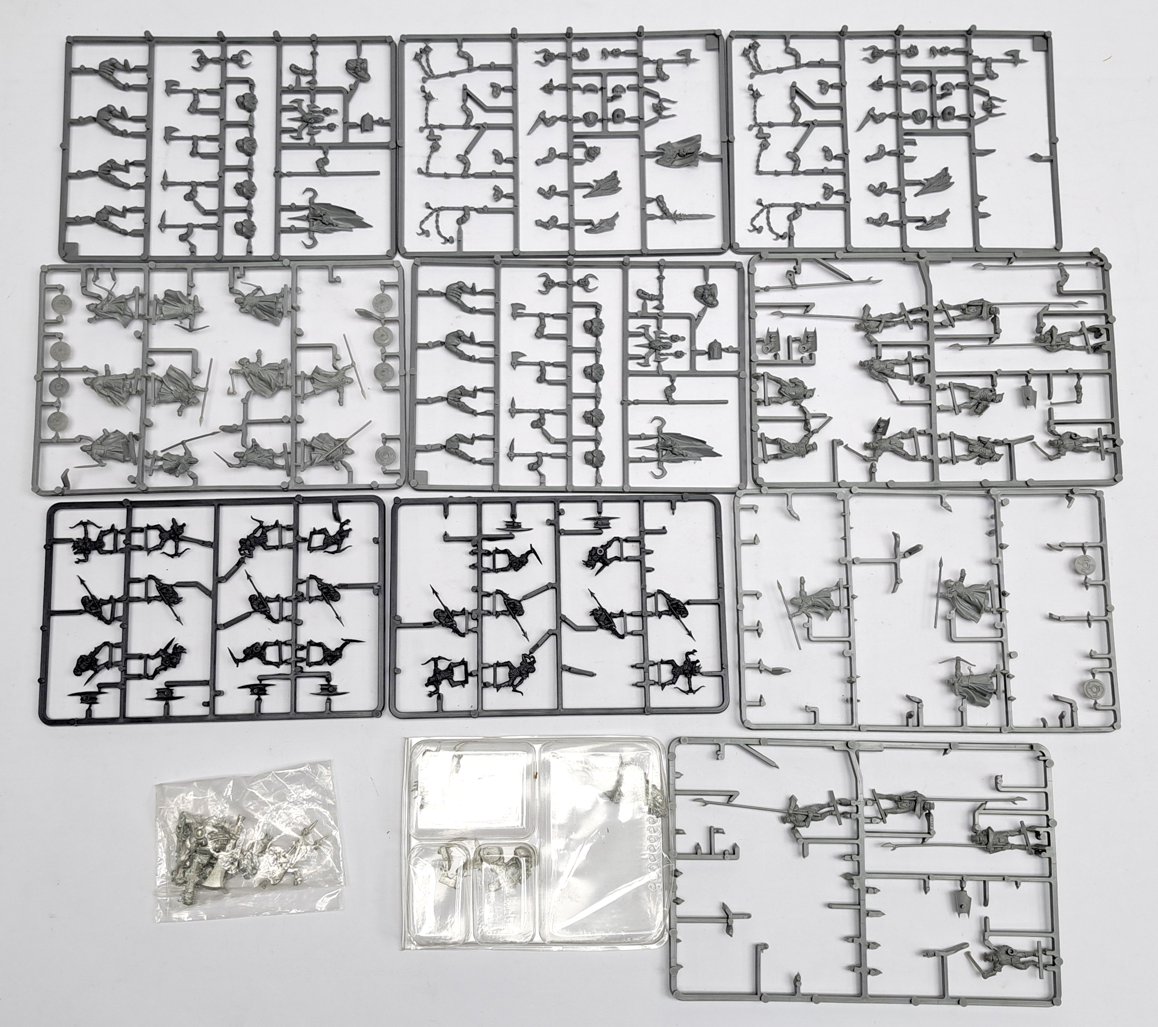 Citadel Games Workshop and similar a large quantity of plastic & metal 28mm scale Fantasy Figures - Image 2 of 2