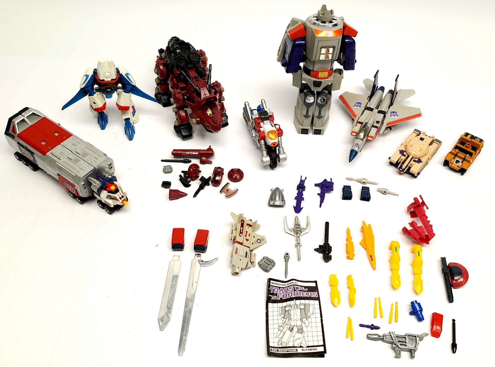 Hasbro, Tomy, popy & similar, A group of loose transforming action figures & accessories