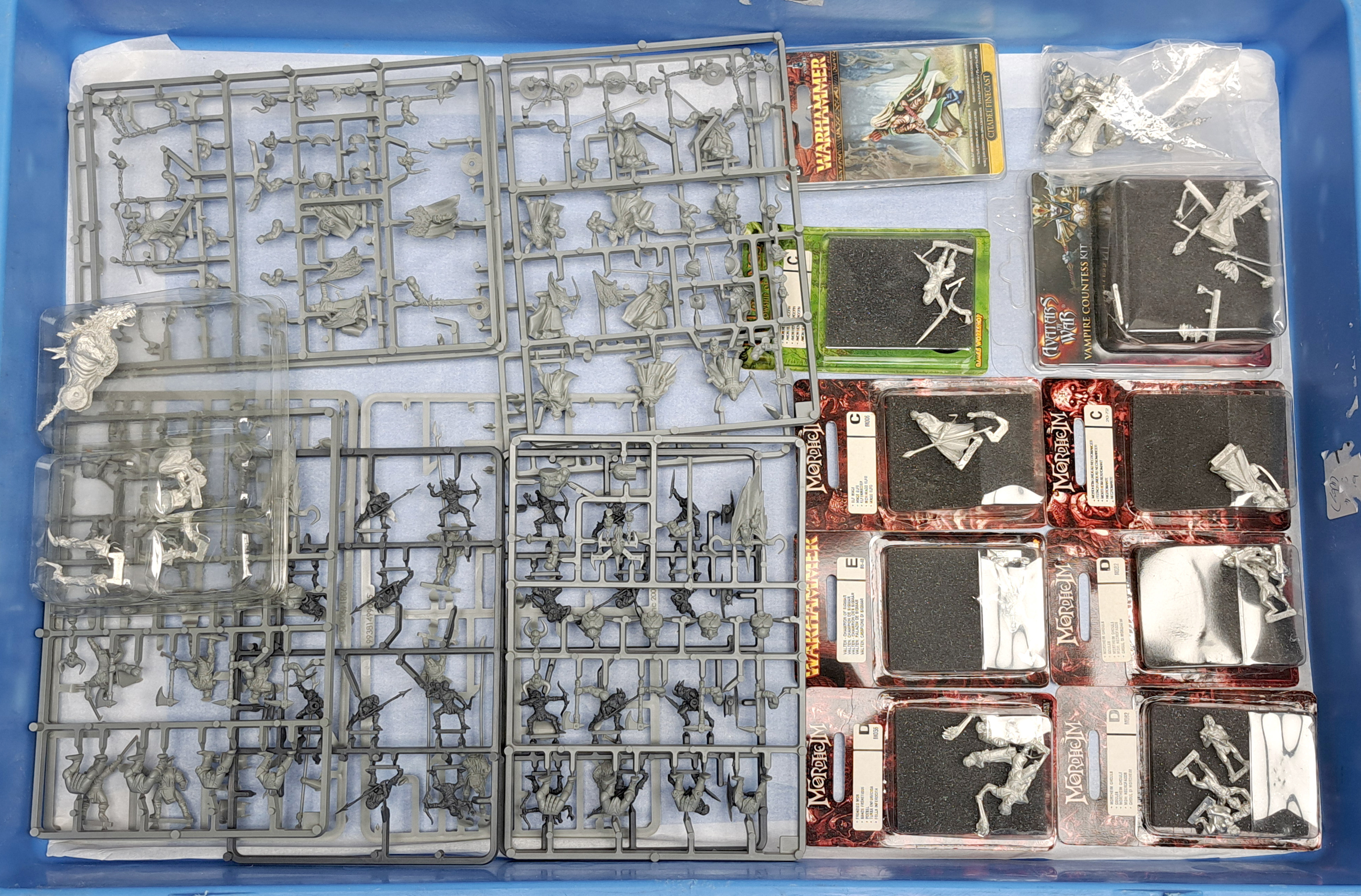 Citadel Games Workshop and similar a large quantity of plastic & metal 28mm scale Fantasy Figures
