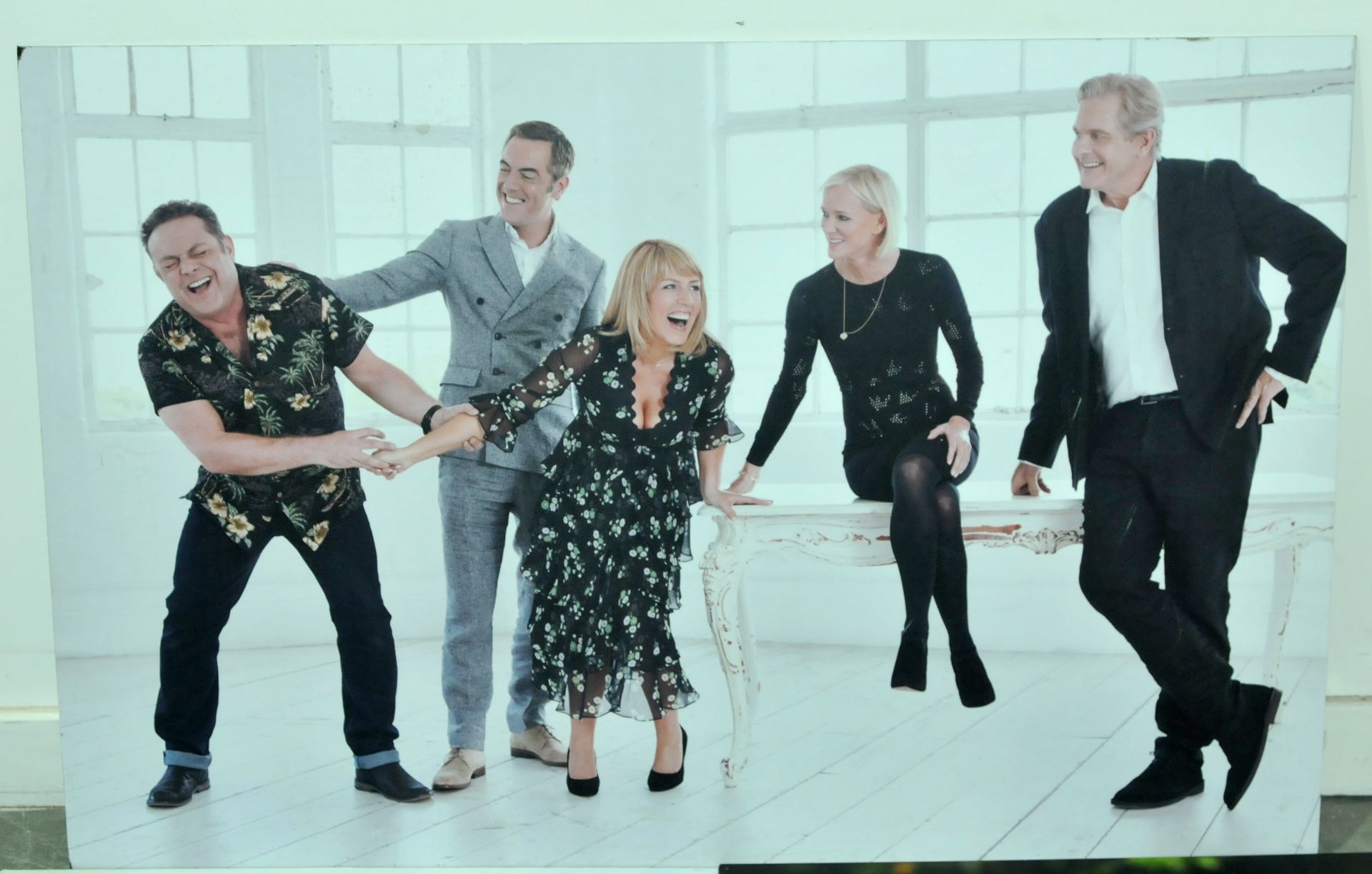 Television Network Broadcast Office Promotional Cast Photos Bear Grylls Mission Survive, Cast of ... - Bild 2 aus 5