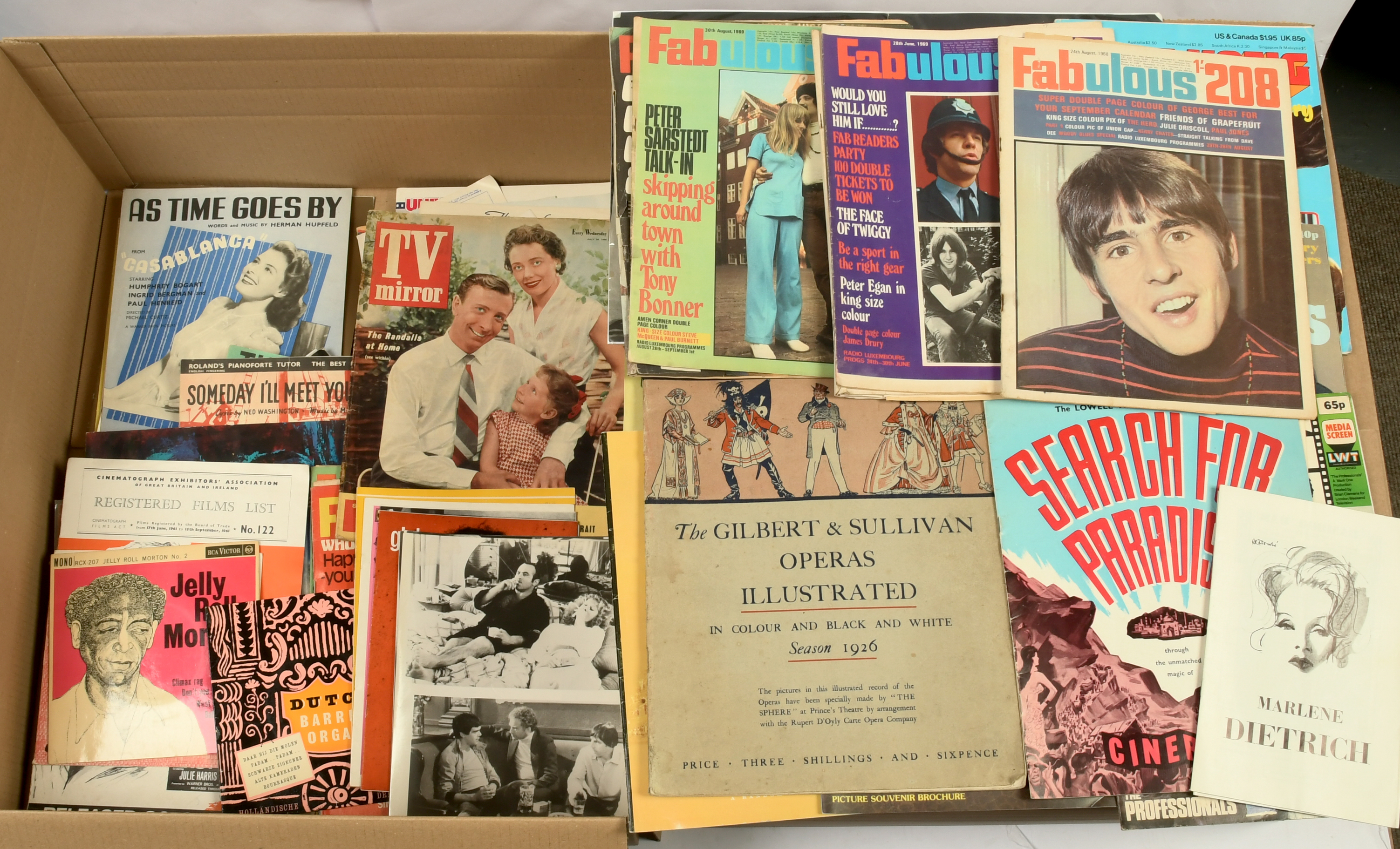 Quantity of TV & Film, Theatre & Music related ephemera - Bild 2 aus 2