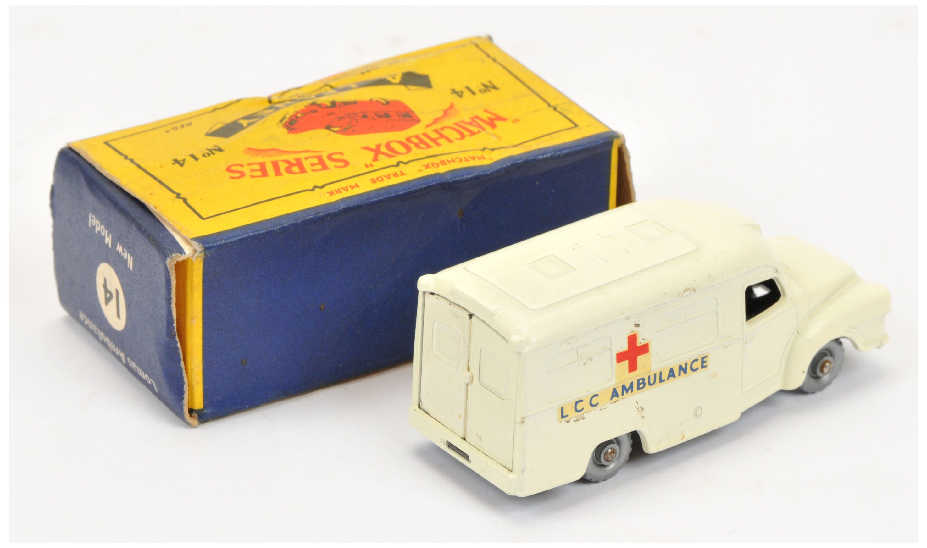 Matchbox Regular Wheels 14c Bedford Lomas Ambulance - Stannard Code 7 - off white body with roof ... - Image 2 of 2