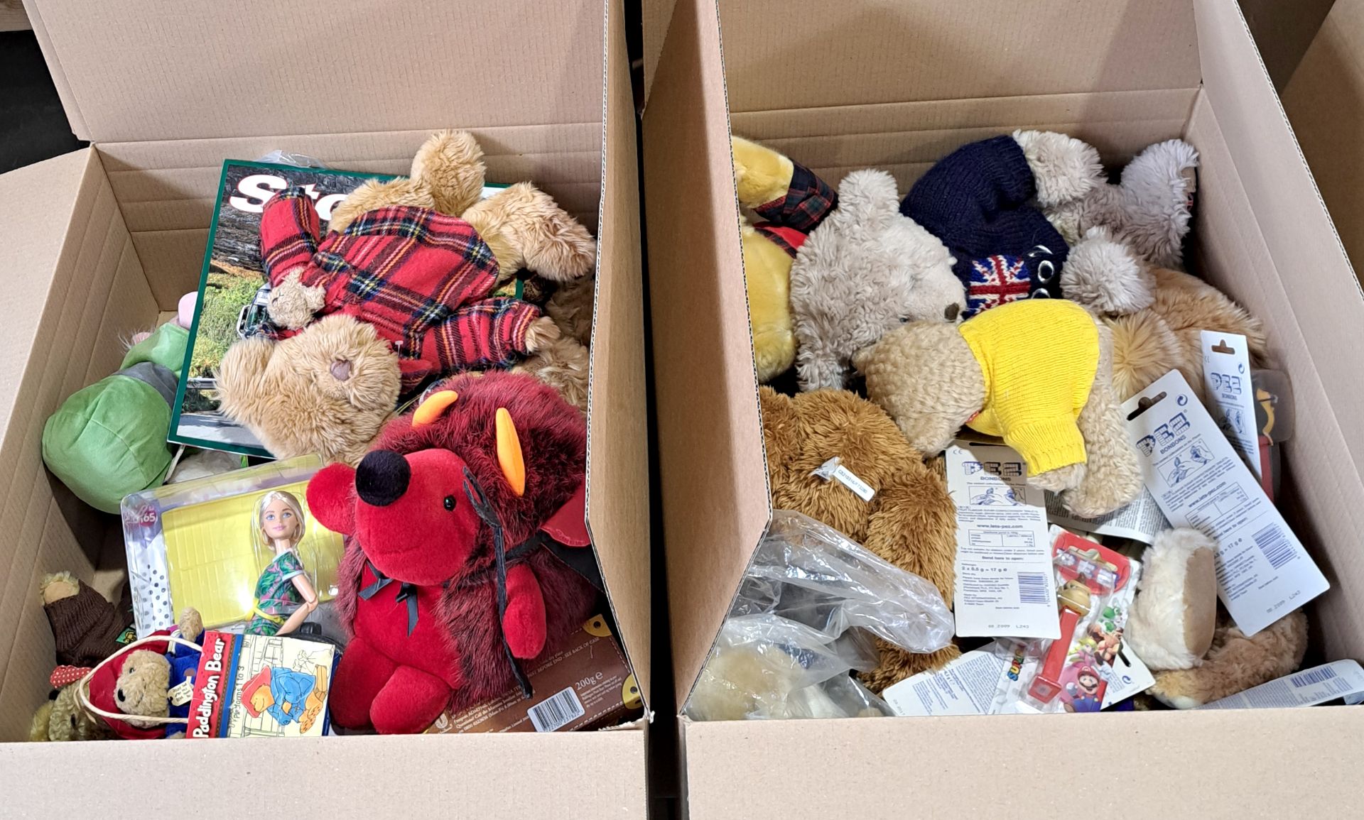 Large mixed lot including teddy bears