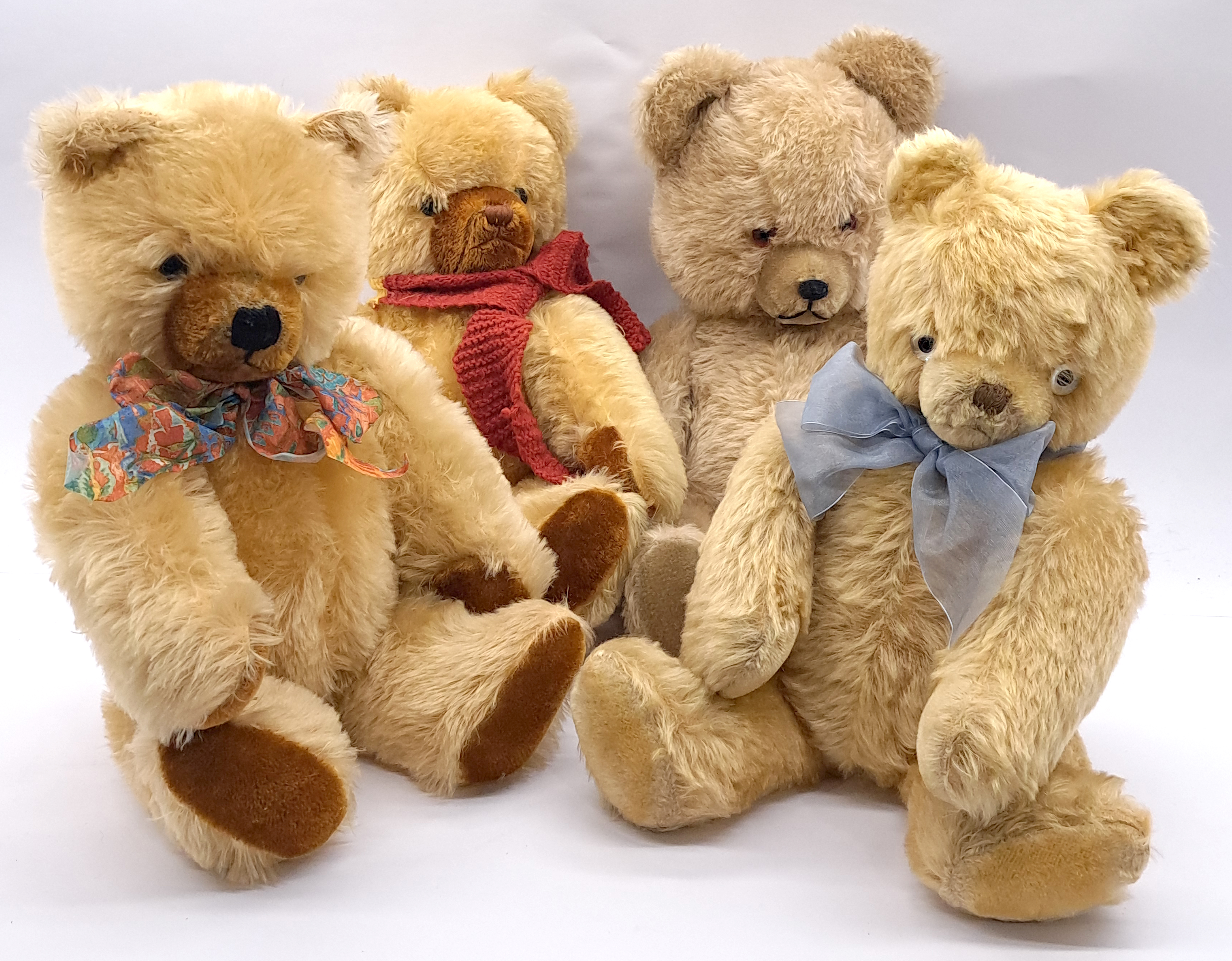 Hamiro/Hamiro-type group of vintage teddy bears and similar