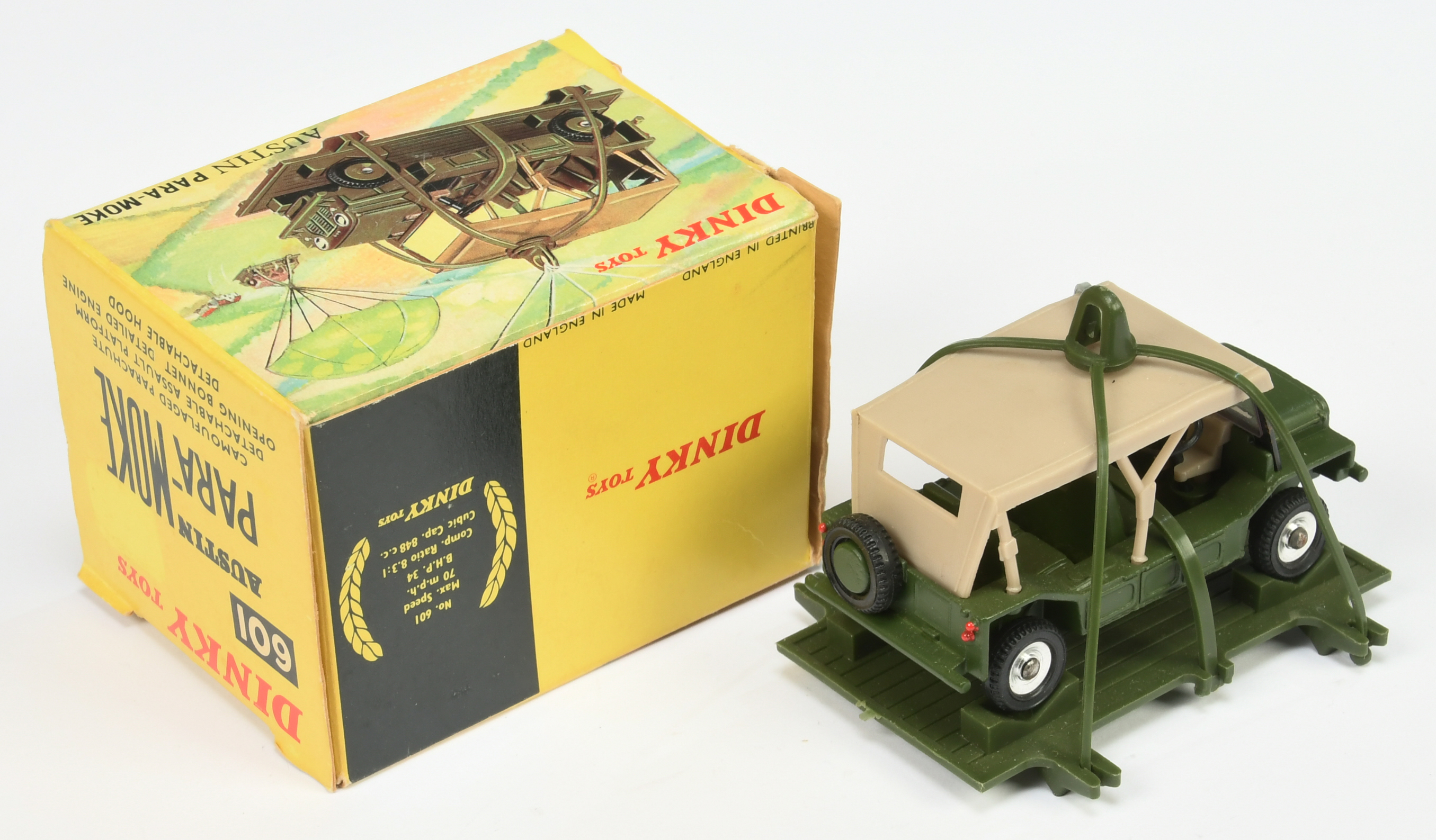 Dinky Toys Military 601 Austin Paramoke - Green, chrome spun hubs plastic canopy, with base and p... - Image 2 of 2