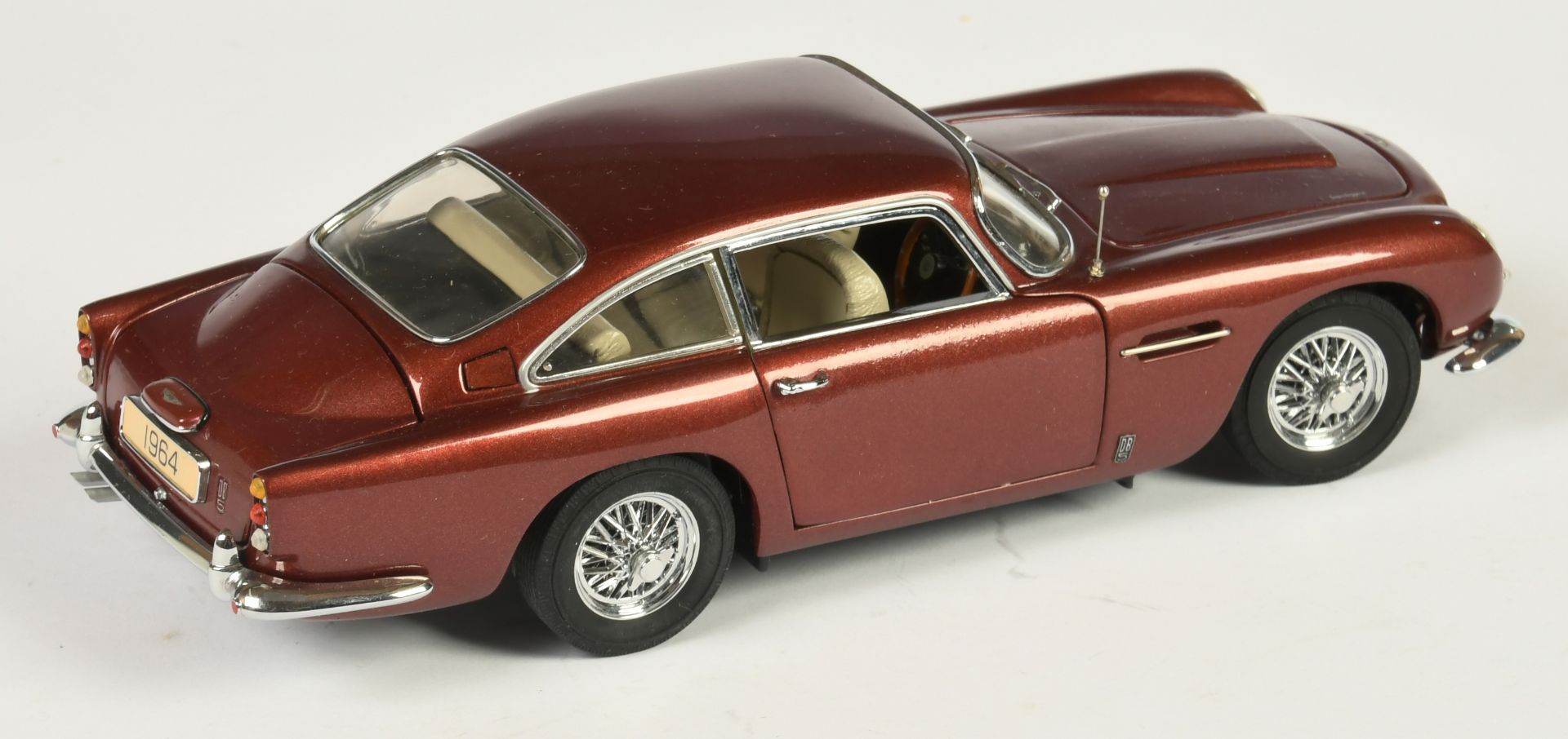 Danbury Mint (1/24th) Aston Martin DB5 - Metallic Dark red (Dubonnet), chrome trim - Near Mint in... - Image 2 of 2