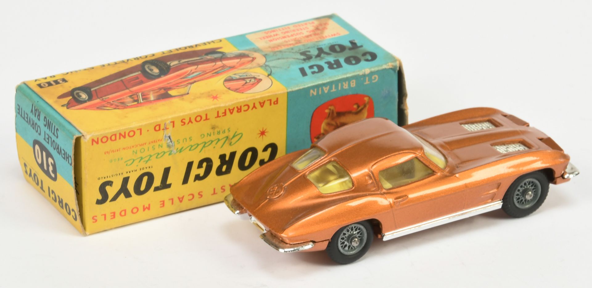 Corgi Toys 310 Chevrolet Corvette Stingray - Metallic bronze body, lemon interior, chrome trim an... - Image 2 of 2