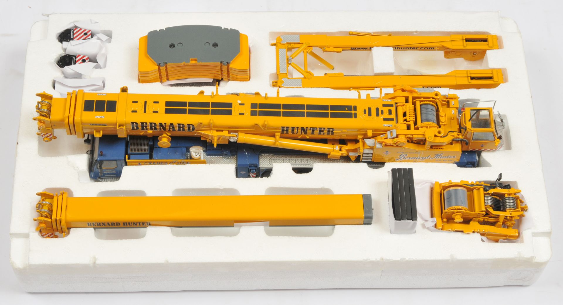 WSI Models  (1/50th) 02-1213 Liebherr LTM 1500.8.1 "Bernard Hunter" Mobile Crane Yellow and blue ... - Bild 3 aus 3